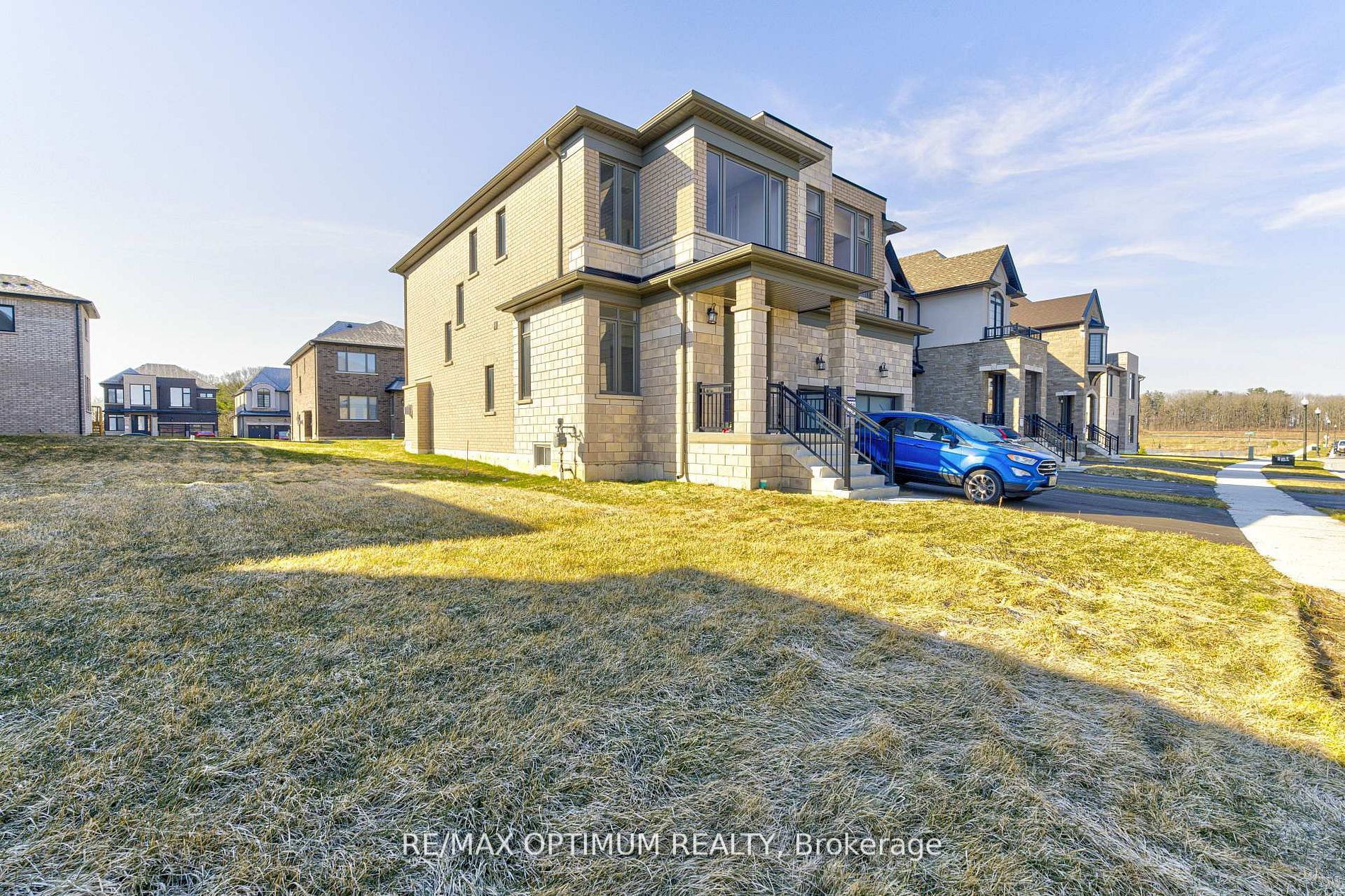 1454 Upper Thames Drive Property Photo 8
