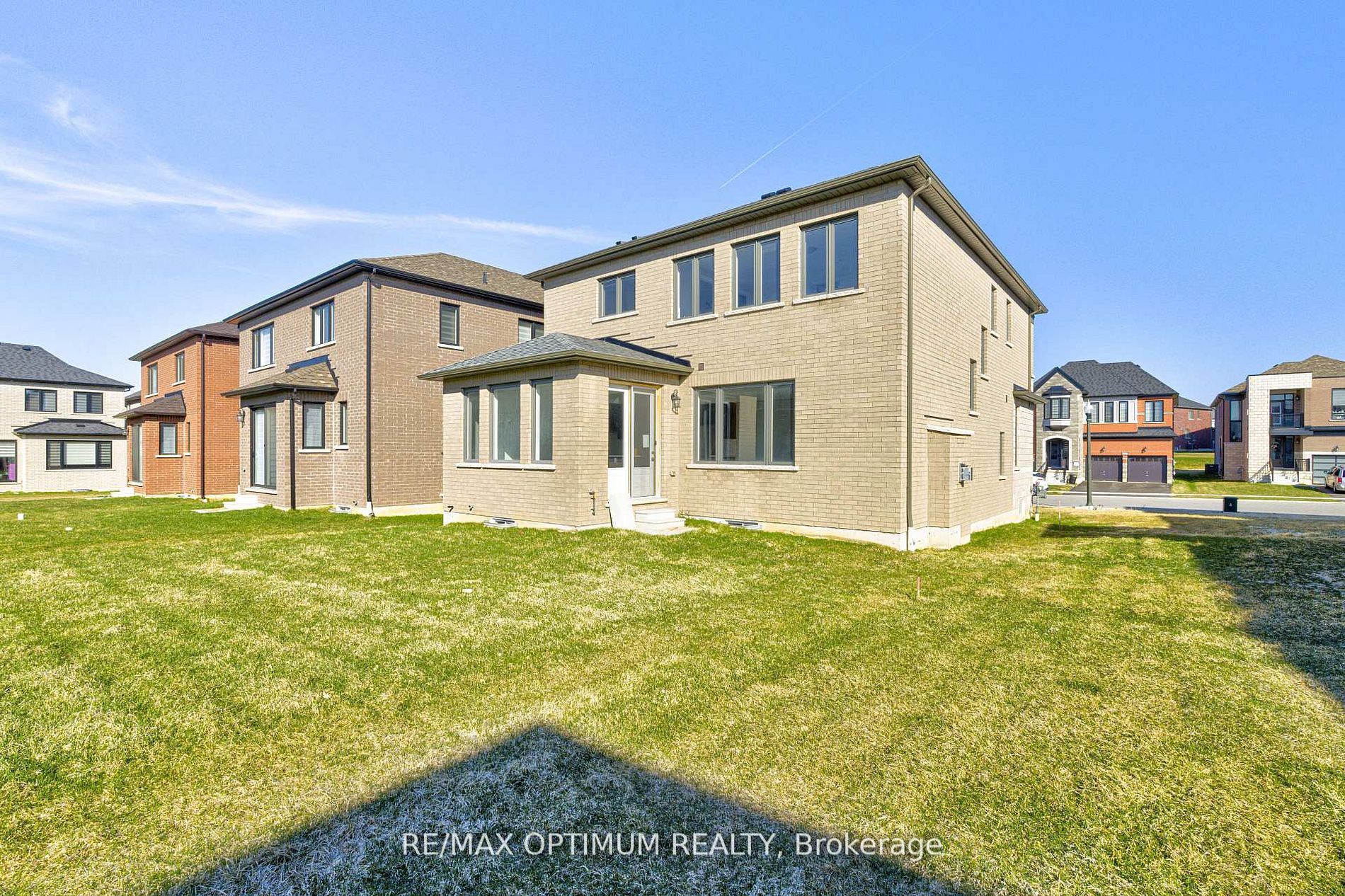 1454 Upper Thames Drive Property Photo 9