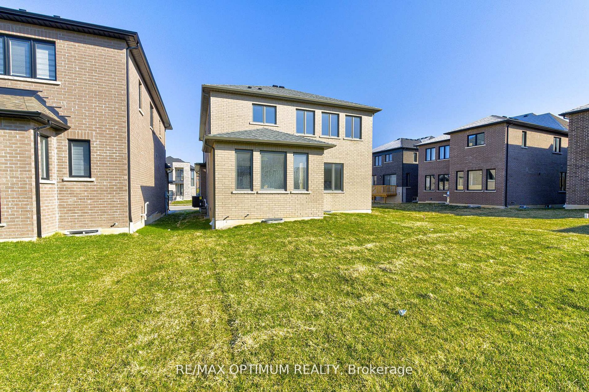 1454 Upper Thames Drive Property Photo 11