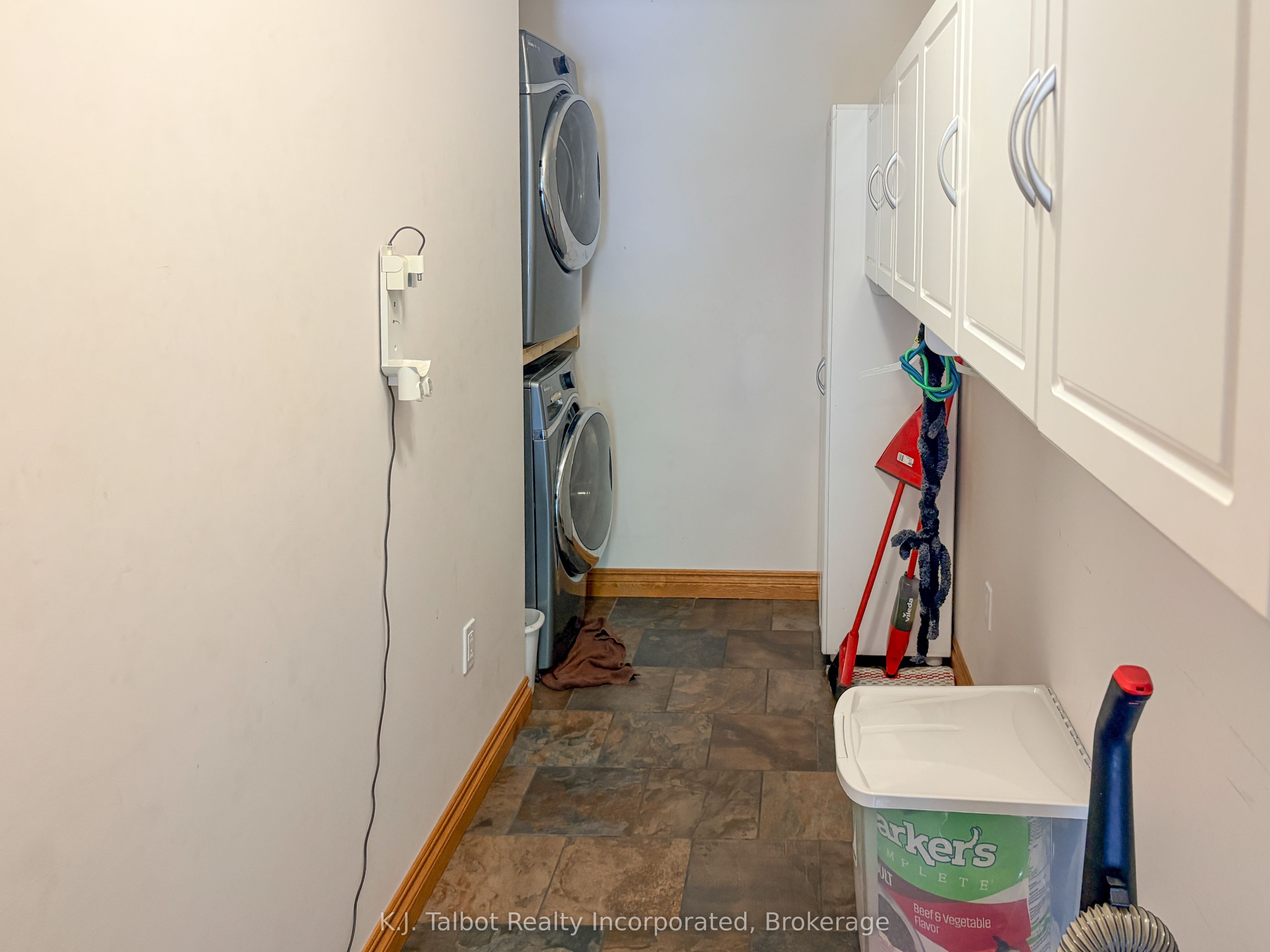 342 John Street Property Photo 4