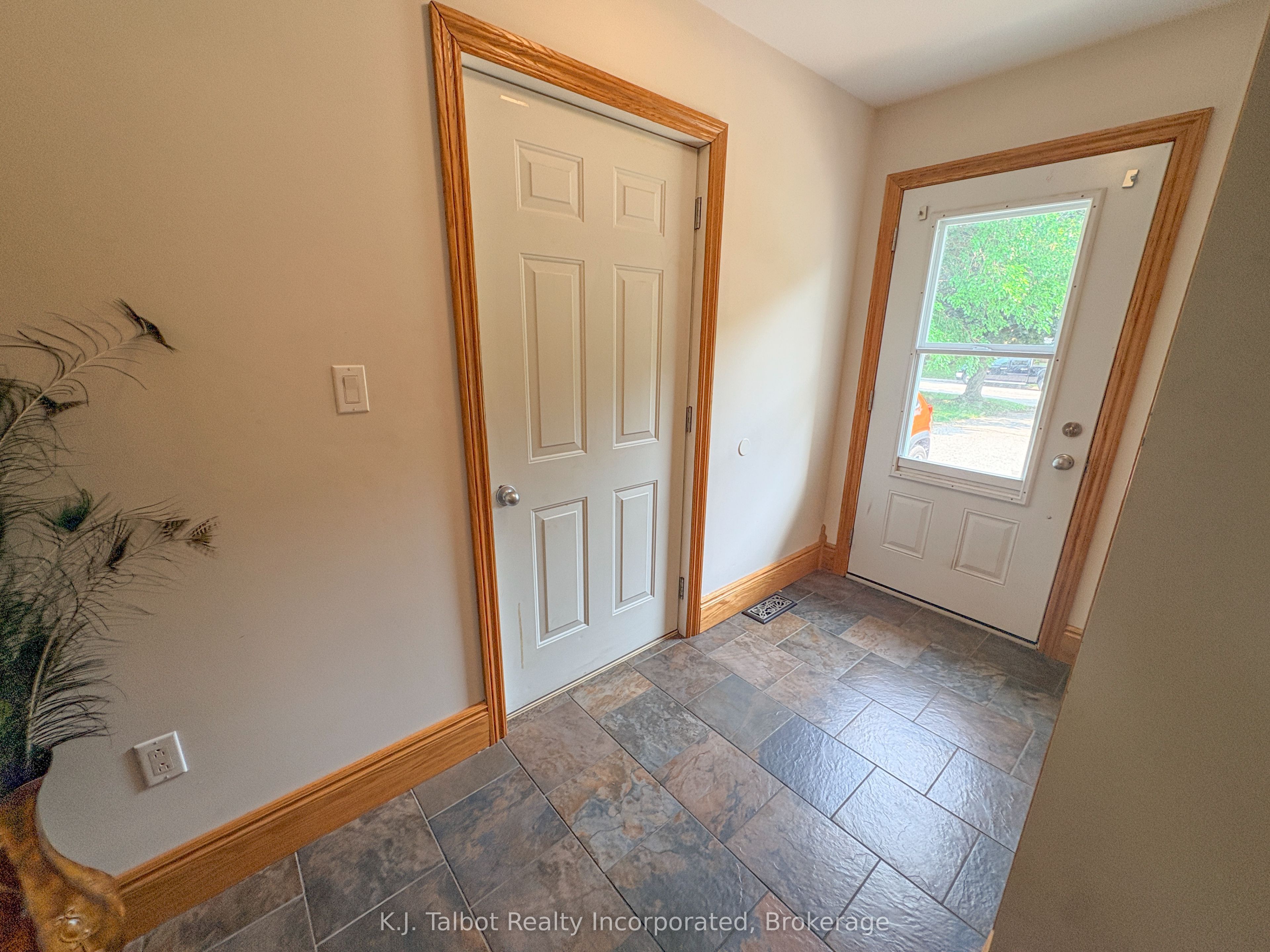 342 John Street Property Photo 6