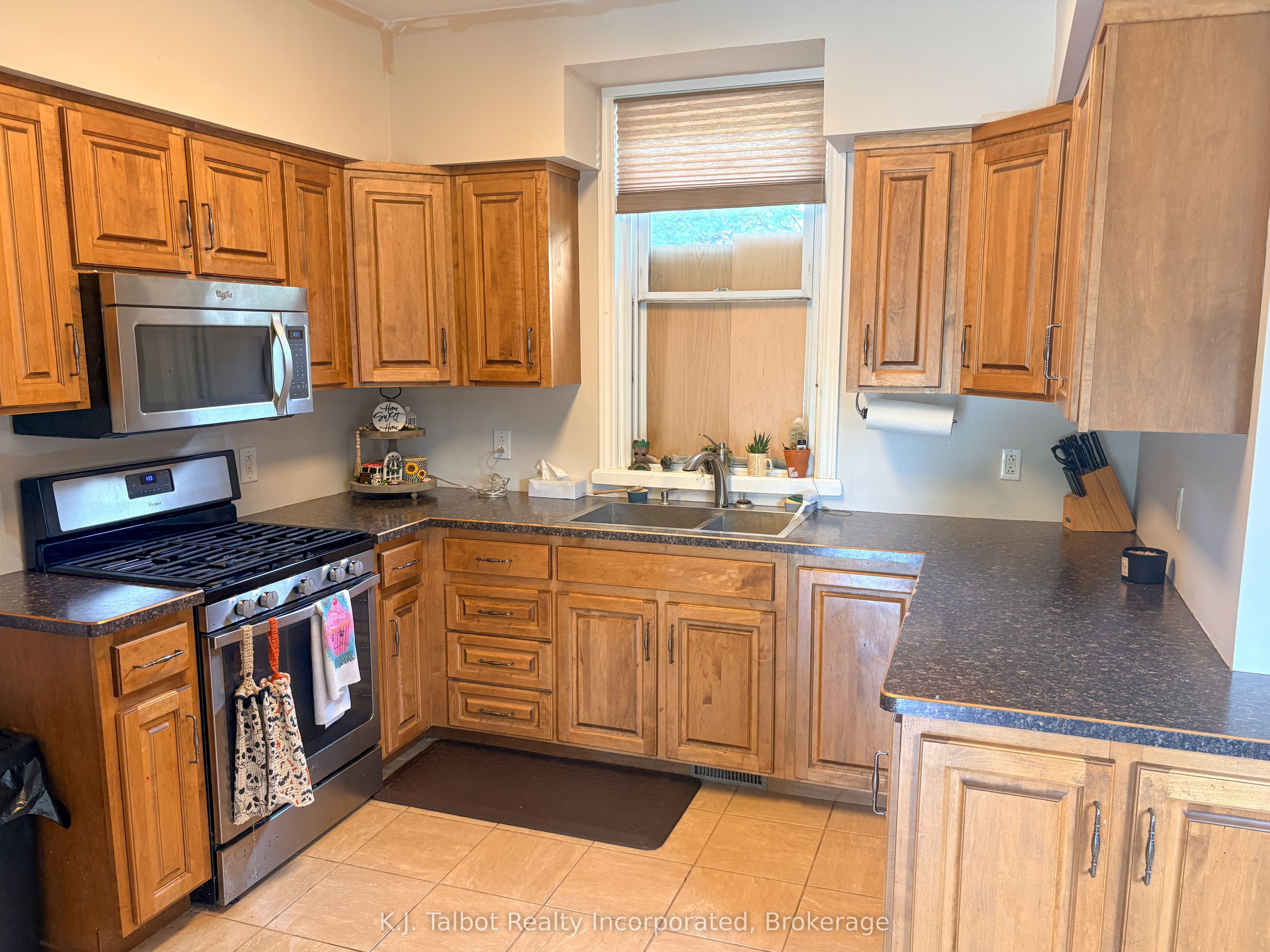 342 John Street Property Photo 10