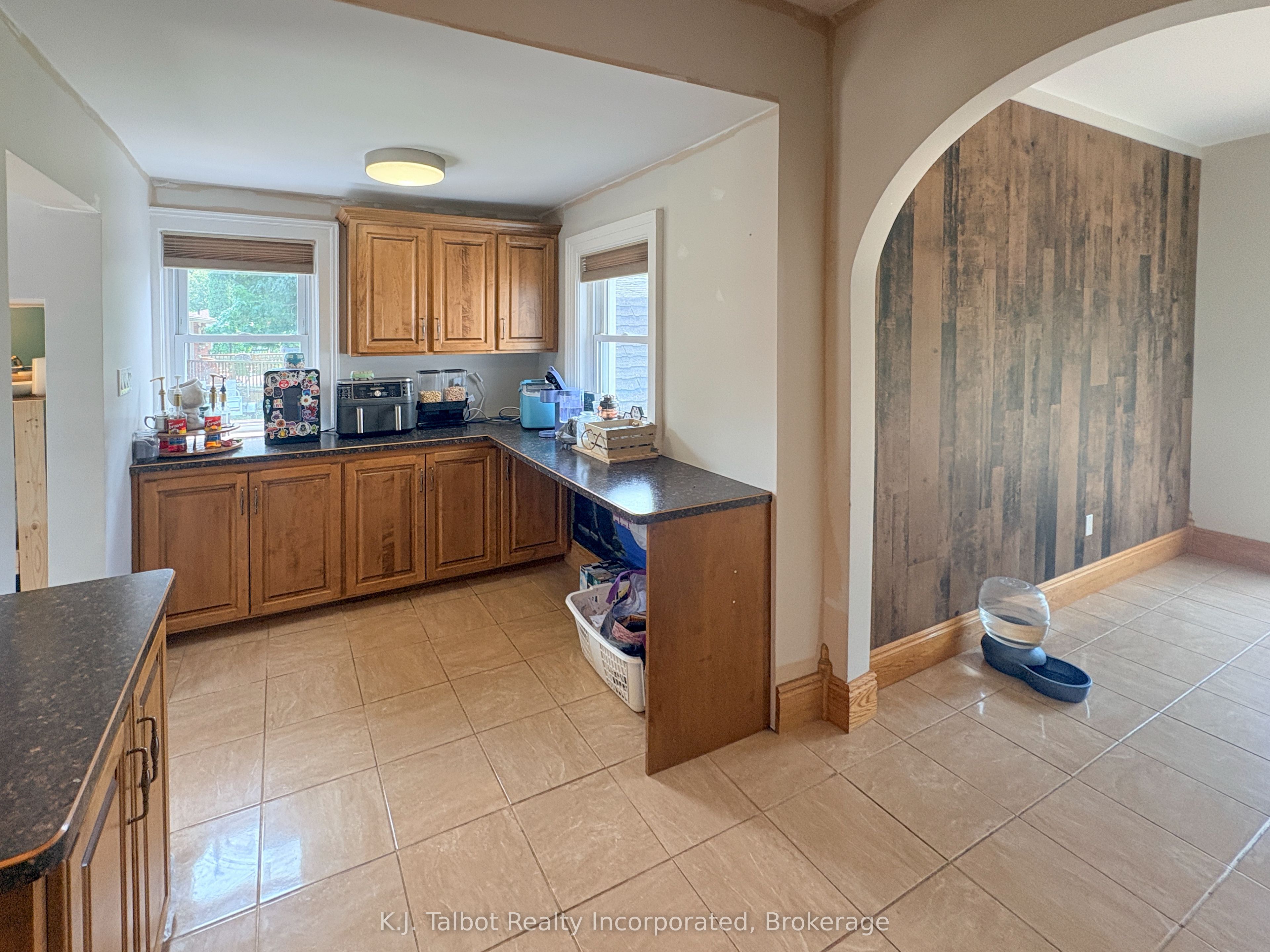 342 John Street Property Photo 11