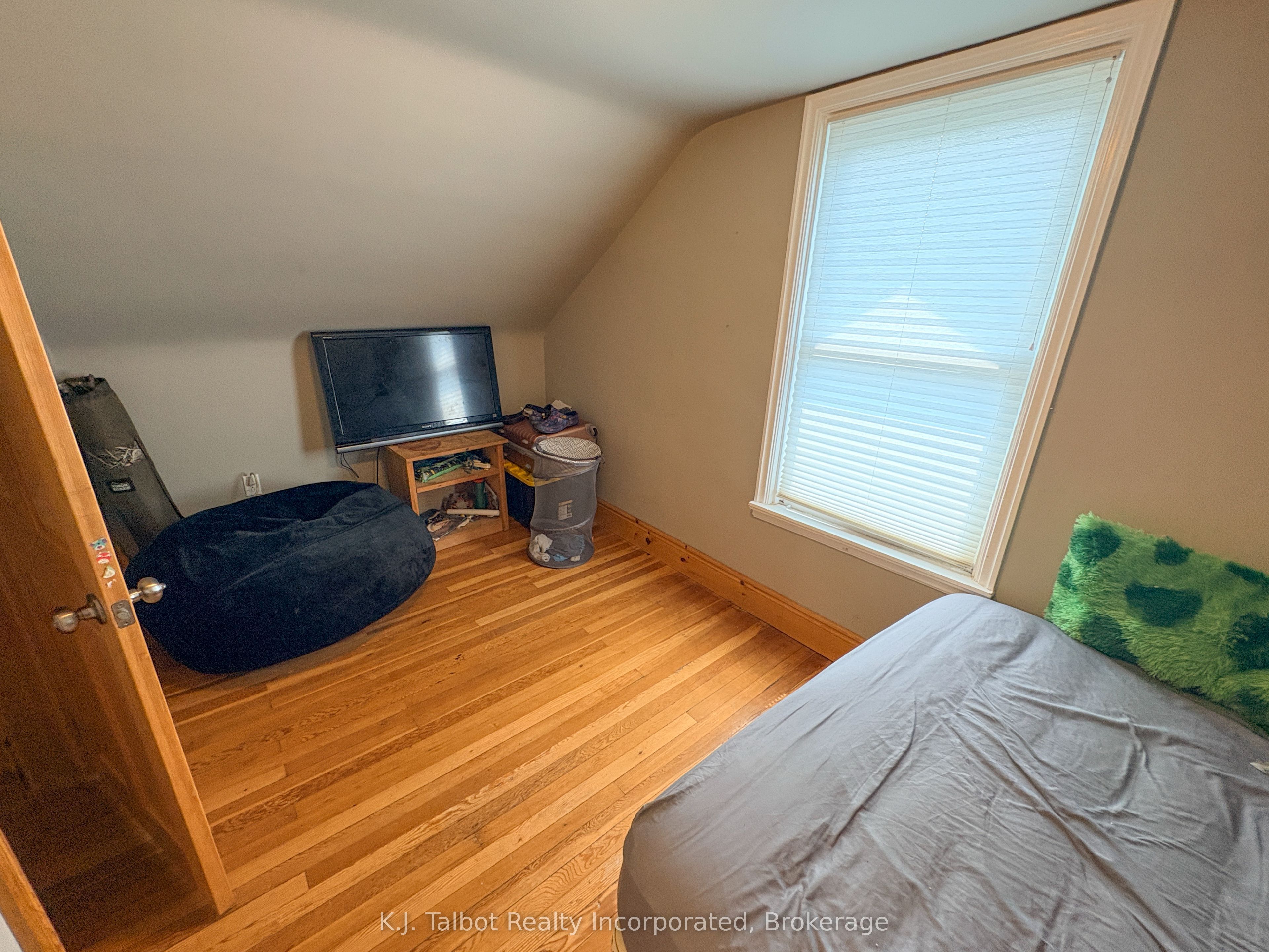 342 John Street Property Photo 23