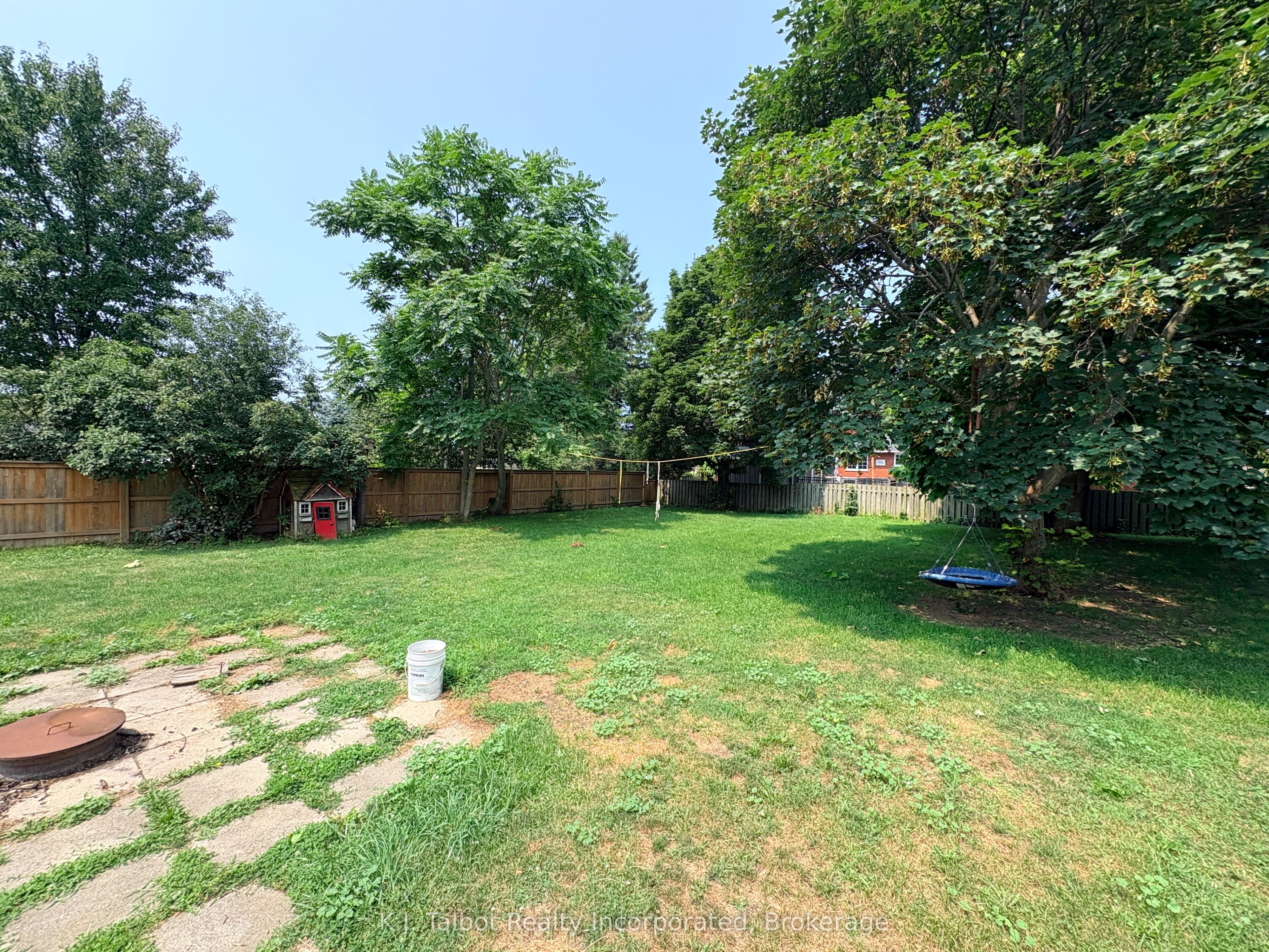 342 John Street Property Photo 37