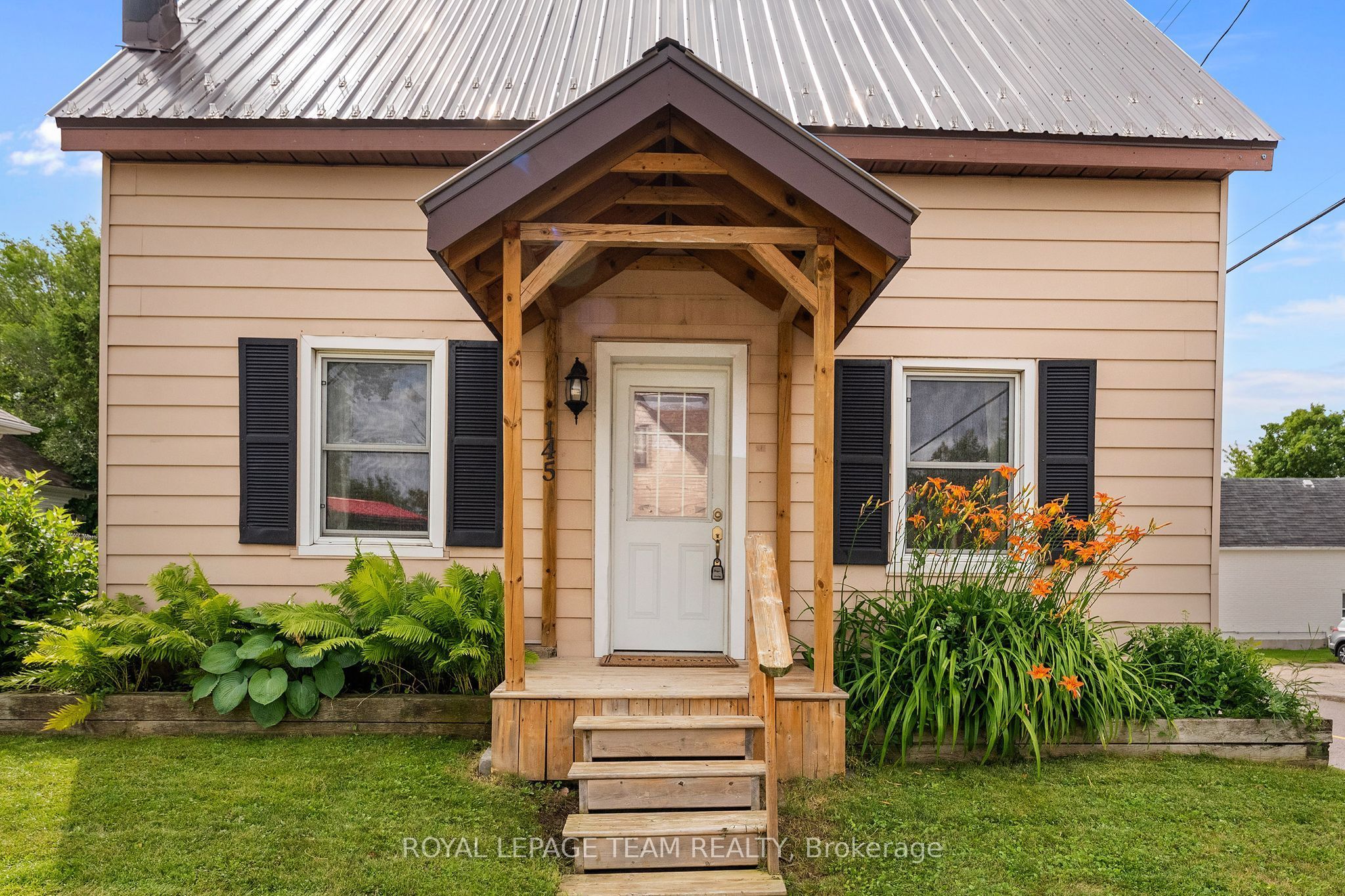 145 Munroe Avenue W Property Photo 2