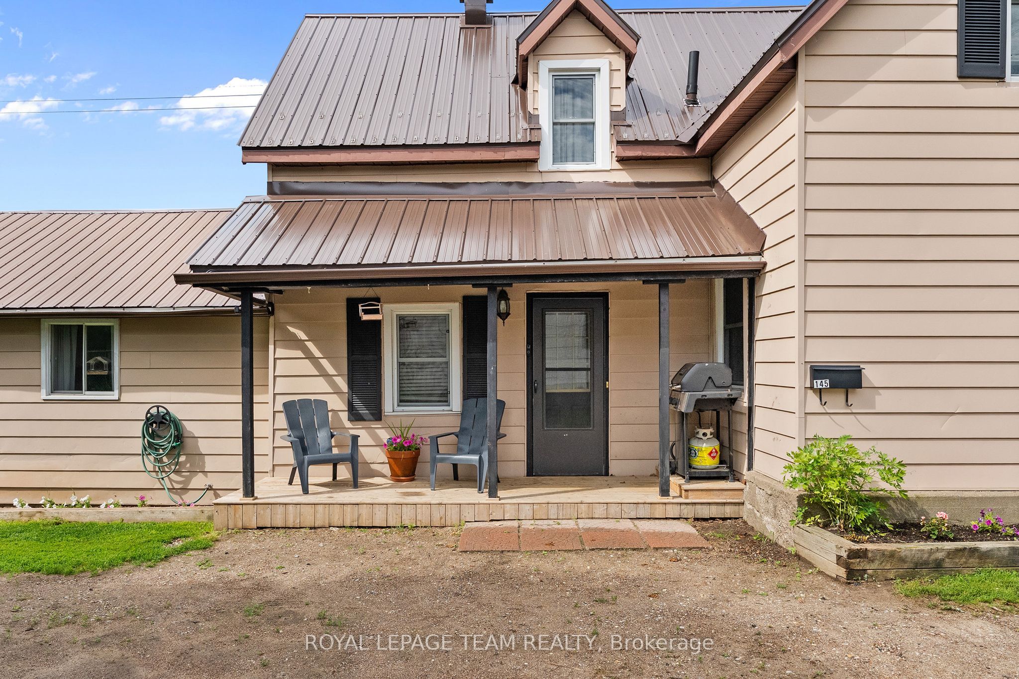 145 Munroe Avenue W Property Photo 4