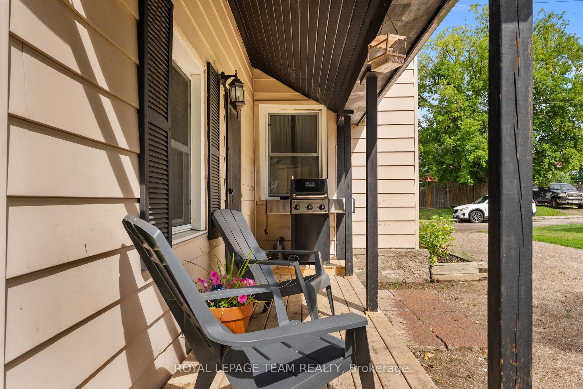 145 Munroe Avenue W Property Photo 6
