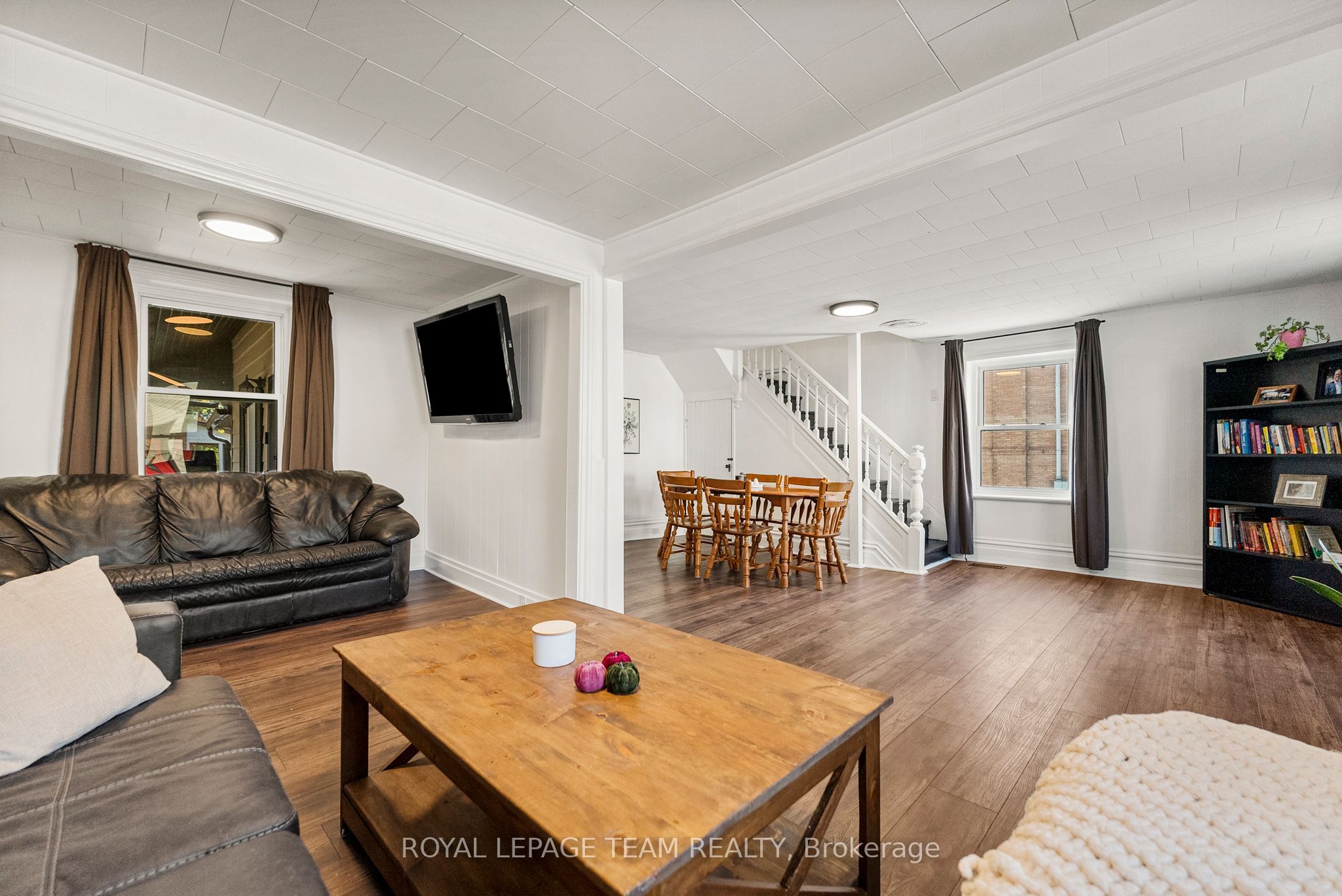 145 Munroe Avenue W Property Photo 8