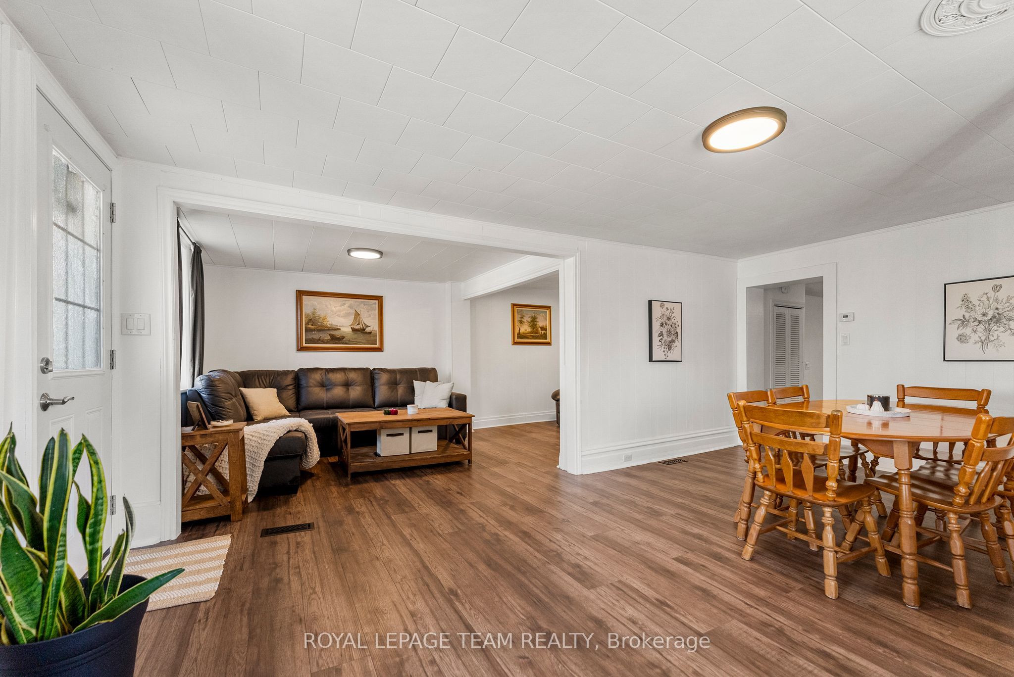 145 Munroe Avenue W Property Photo 9