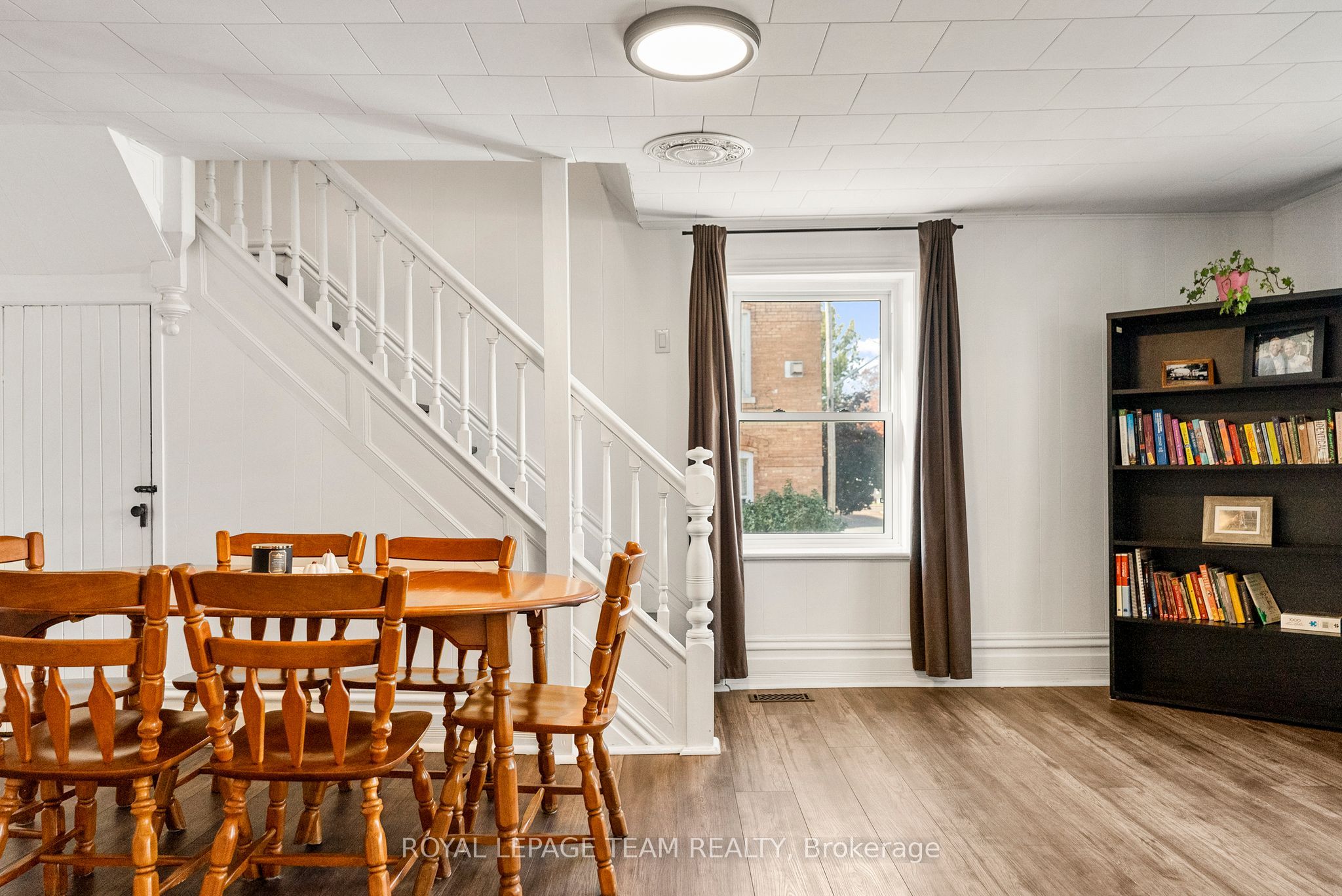 145 Munroe Avenue W Property Photo 11