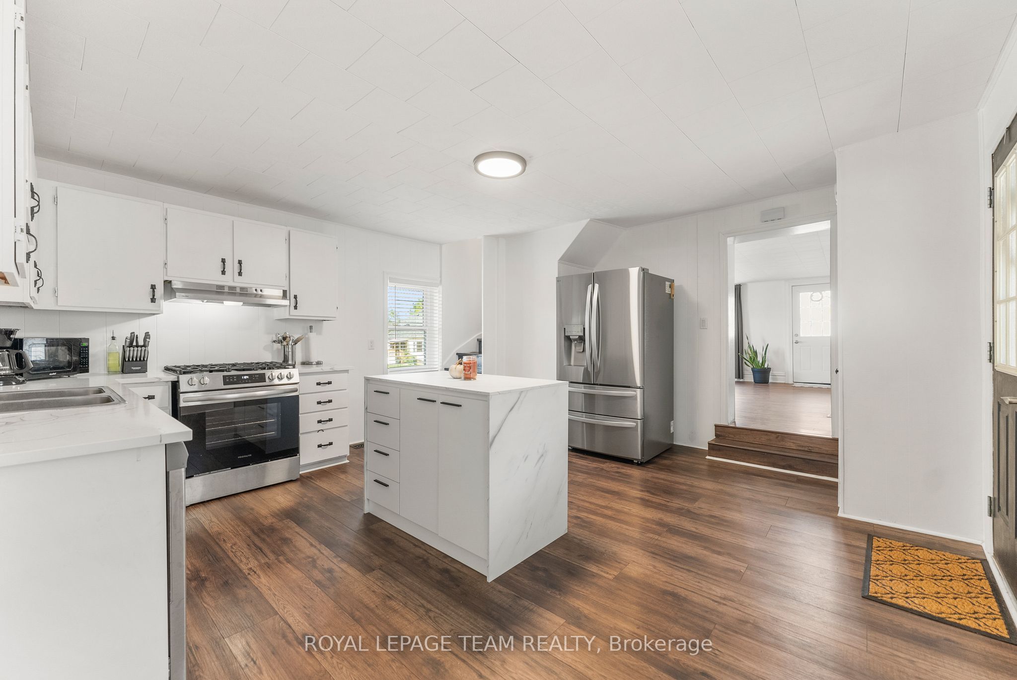 145 Munroe Avenue W Property Photo 14
