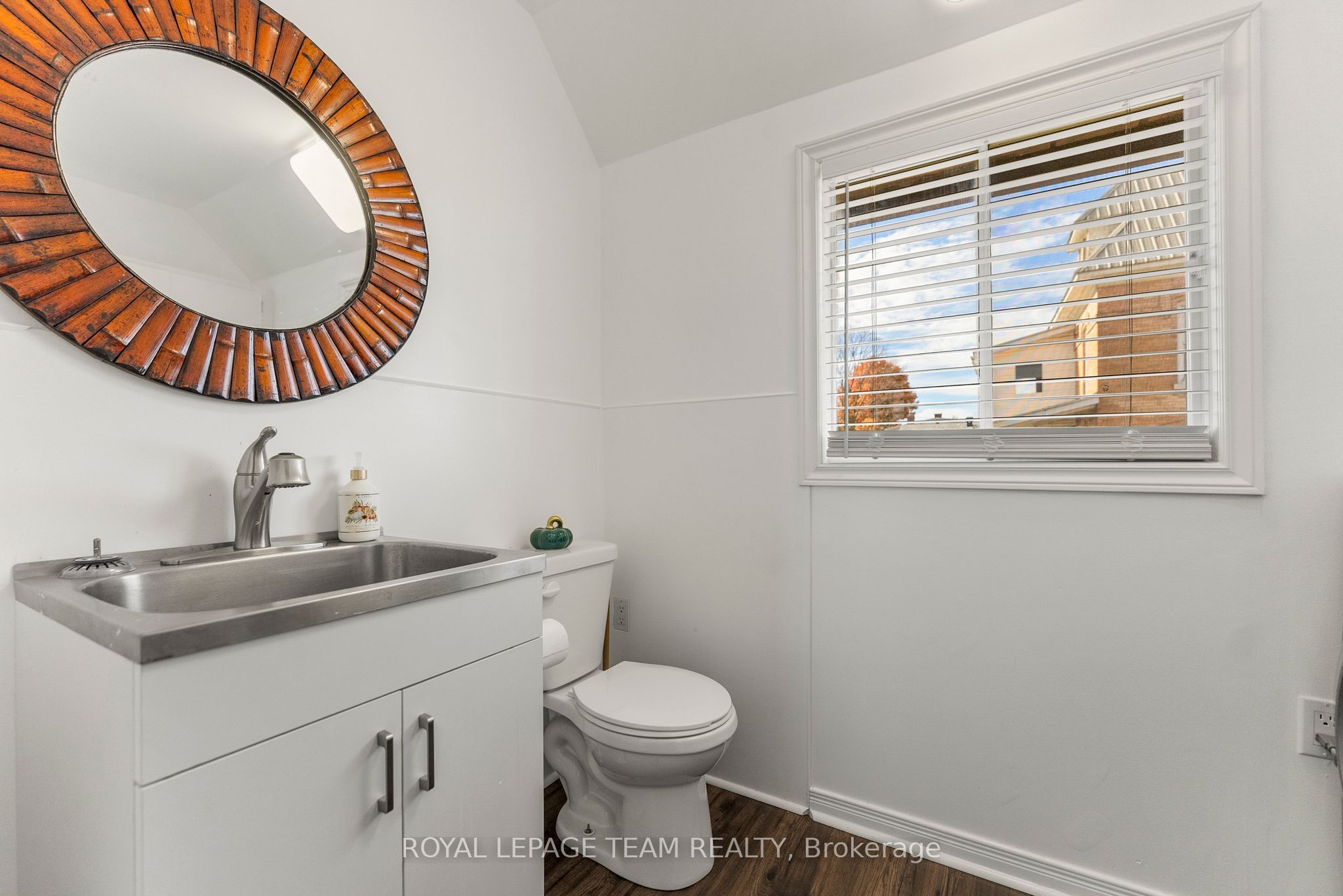 145 Munroe Avenue W Property Photo 16