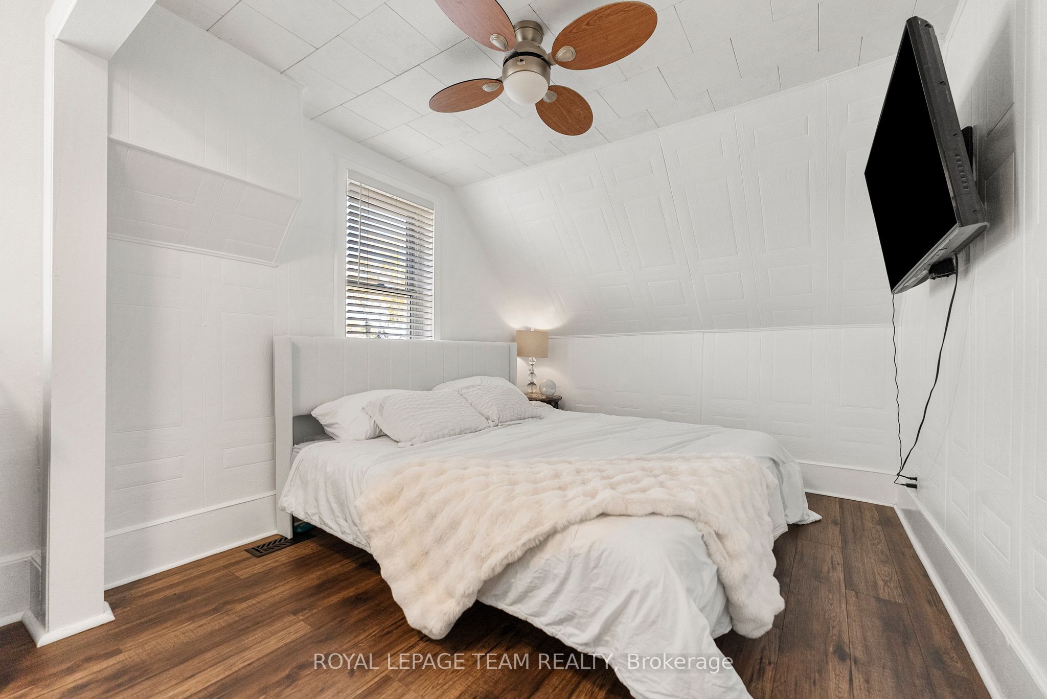 145 Munroe Avenue W Property Photo 24