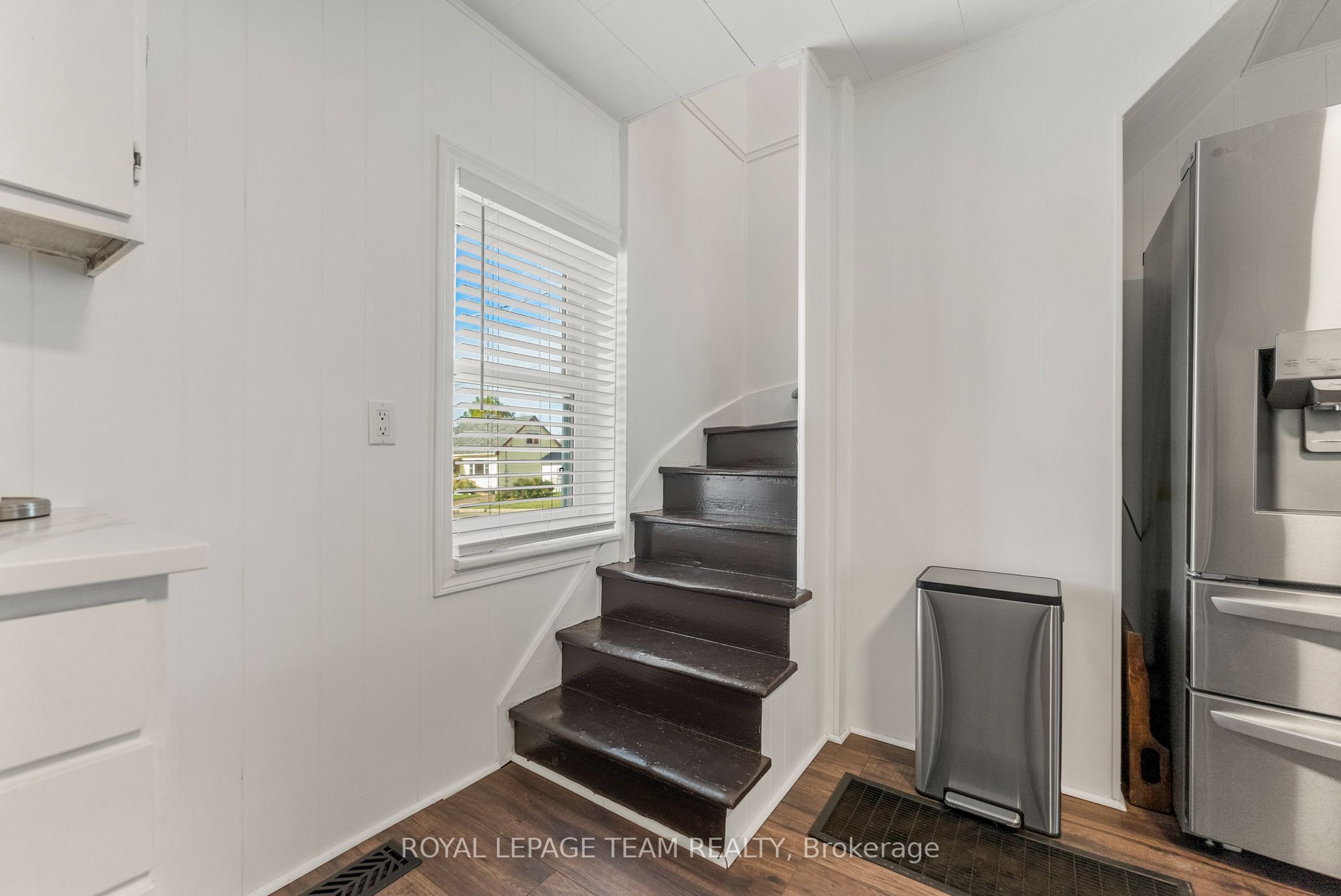145 Munroe Avenue W Property Photo 28