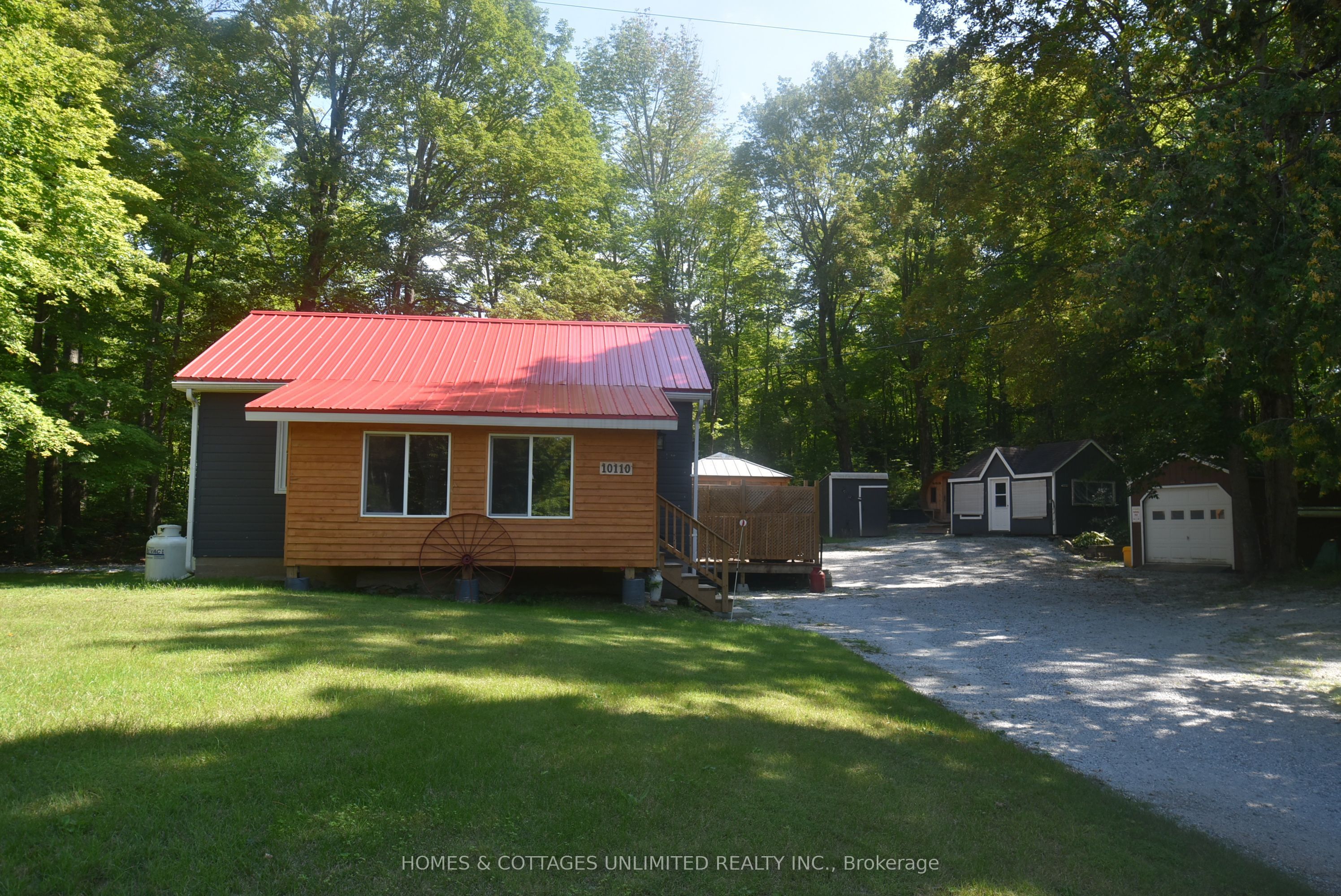 10110 509 Road N Property Photo 1