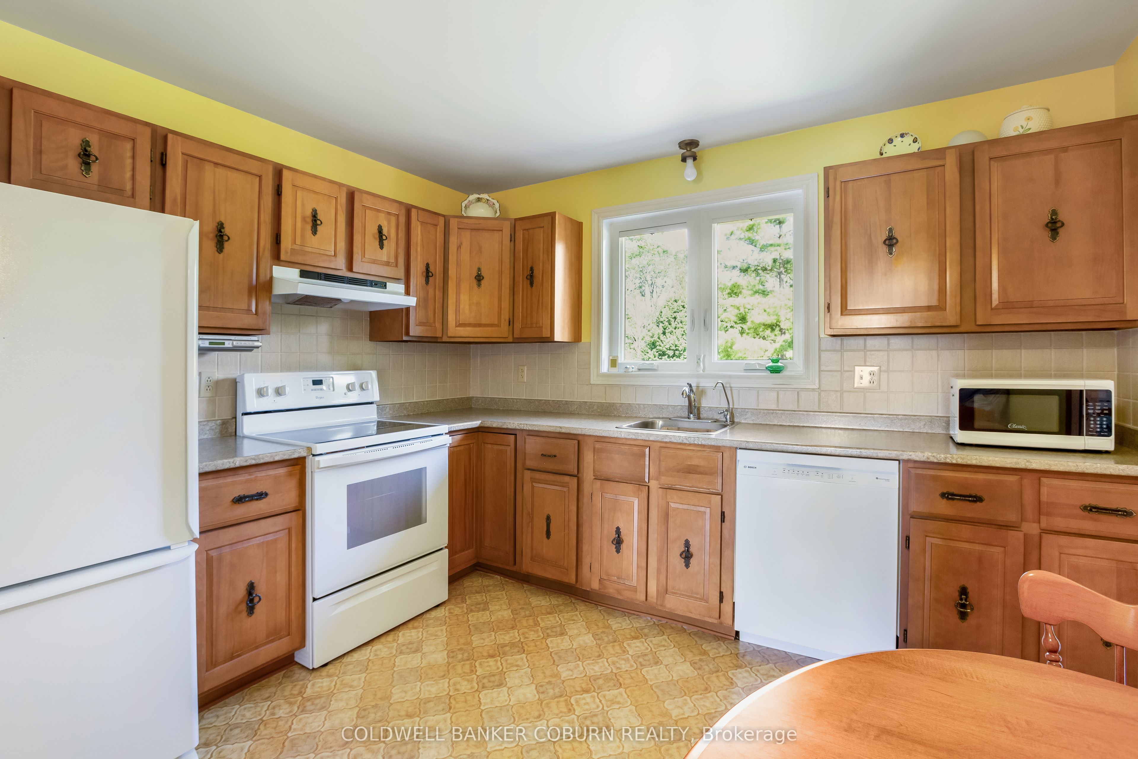 12169 Lakeshore Drive Property Photo 6