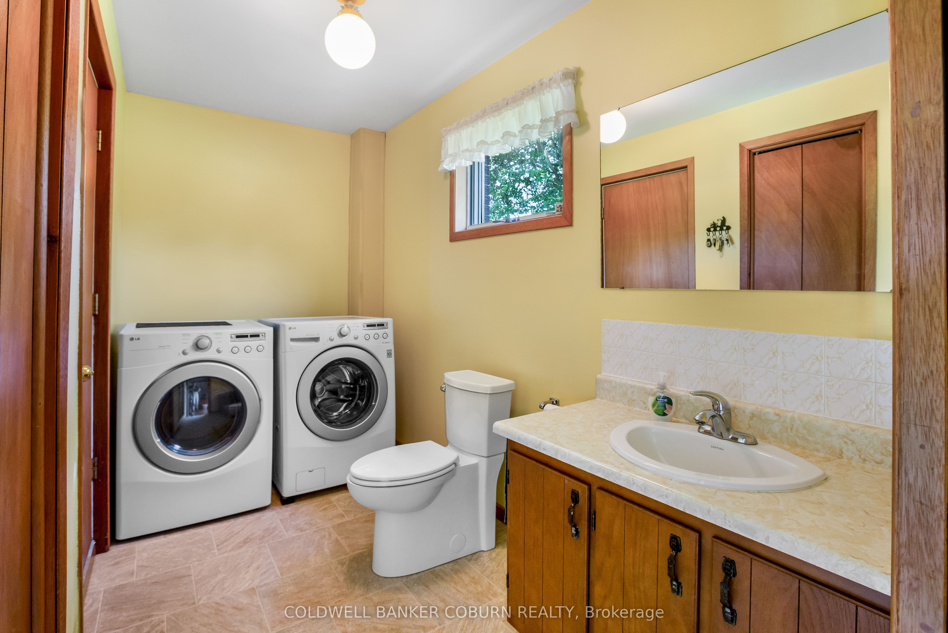 12169 Lakeshore Drive Property Photo 28
