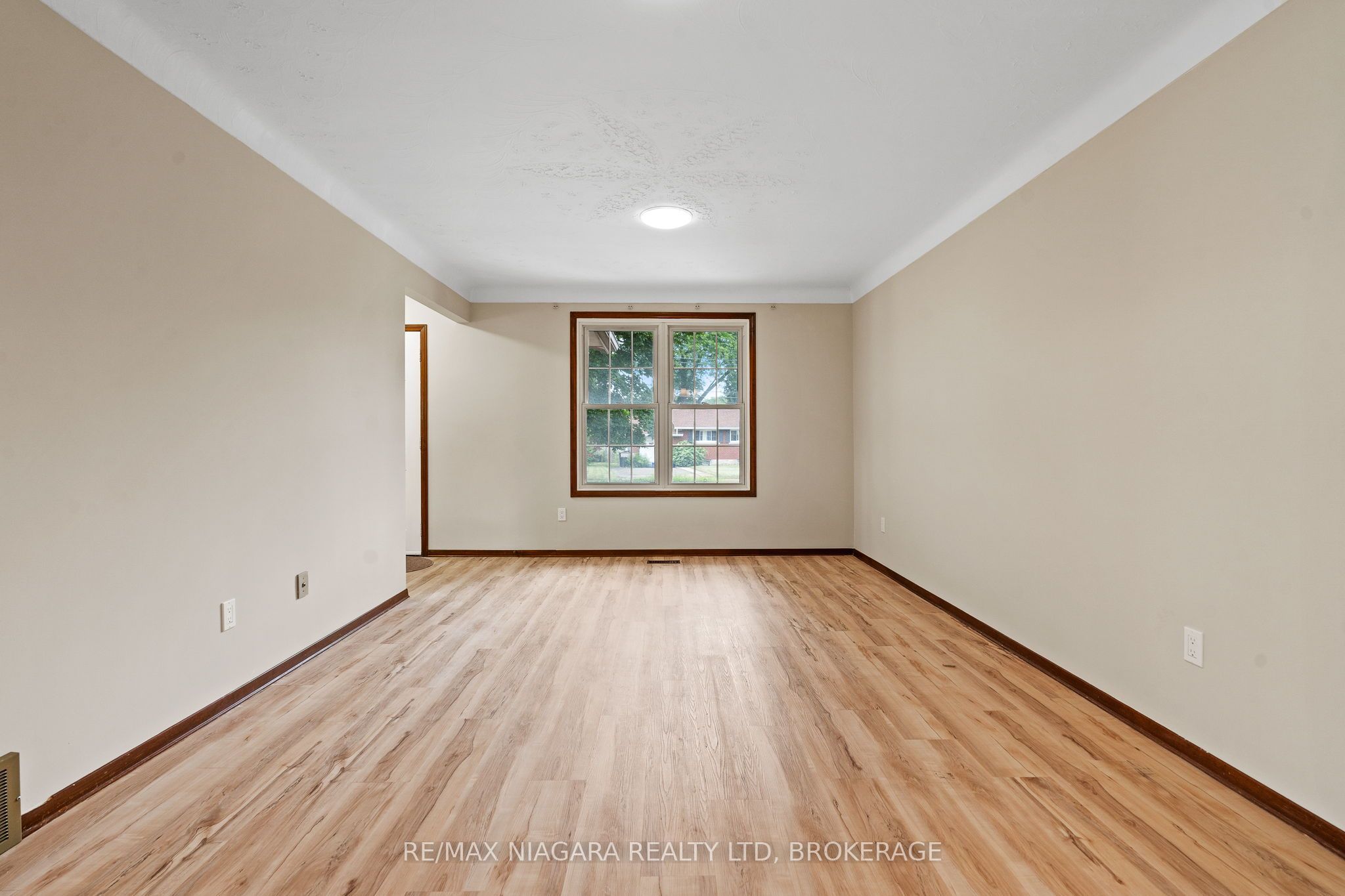 476 Scott Street Property Photo 8