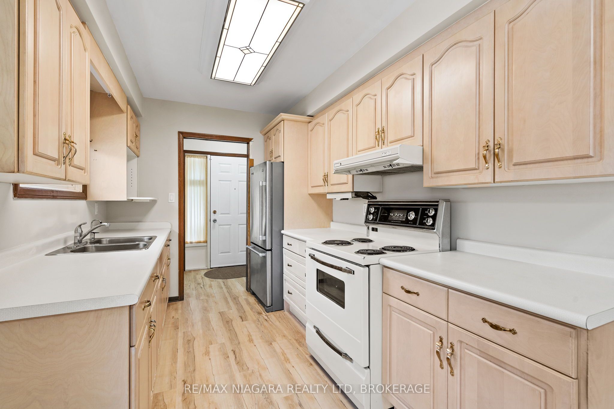 476 Scott Street Property Photo 14