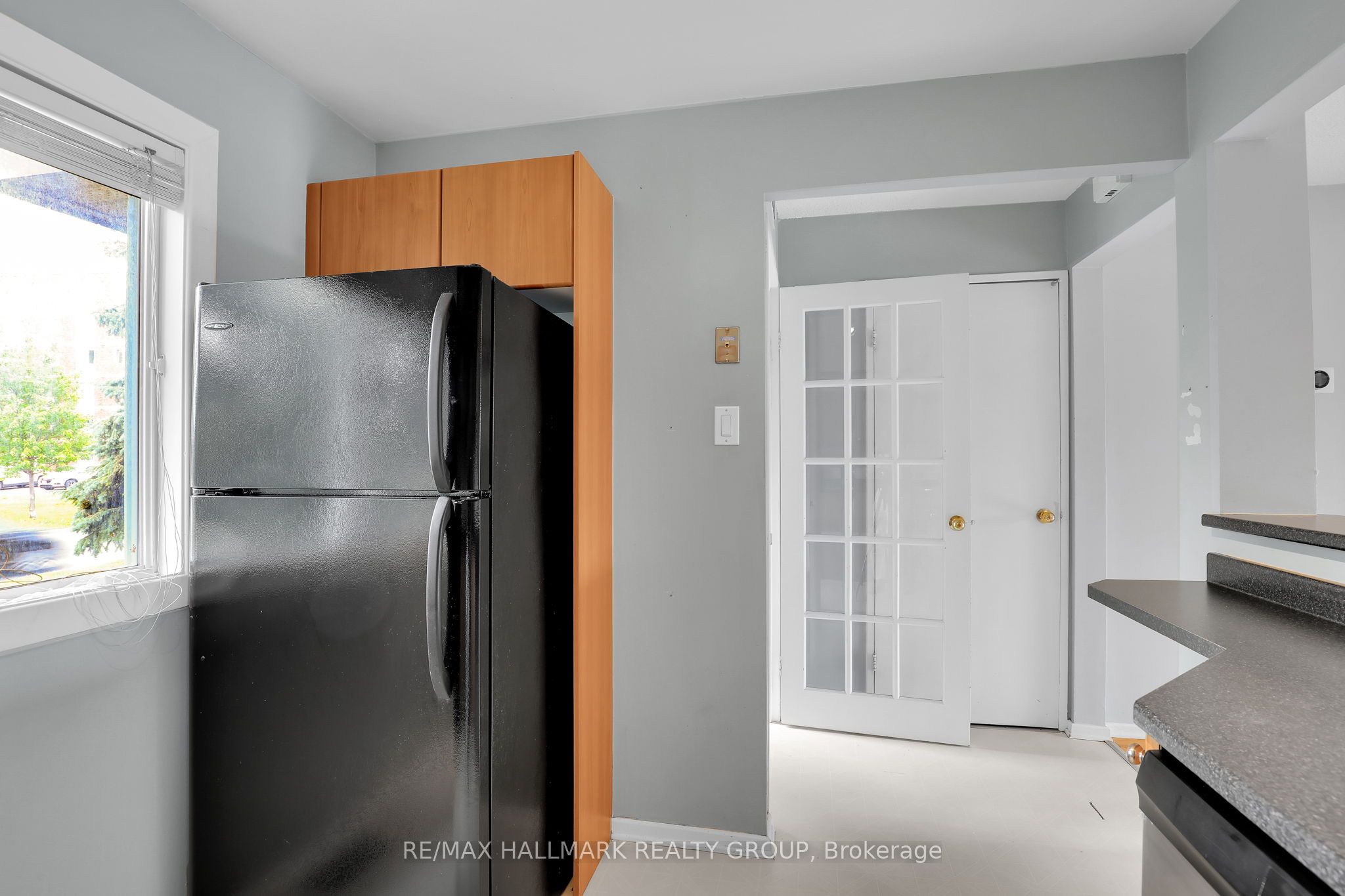 2912 Fairlea Crescent Property Photo 5