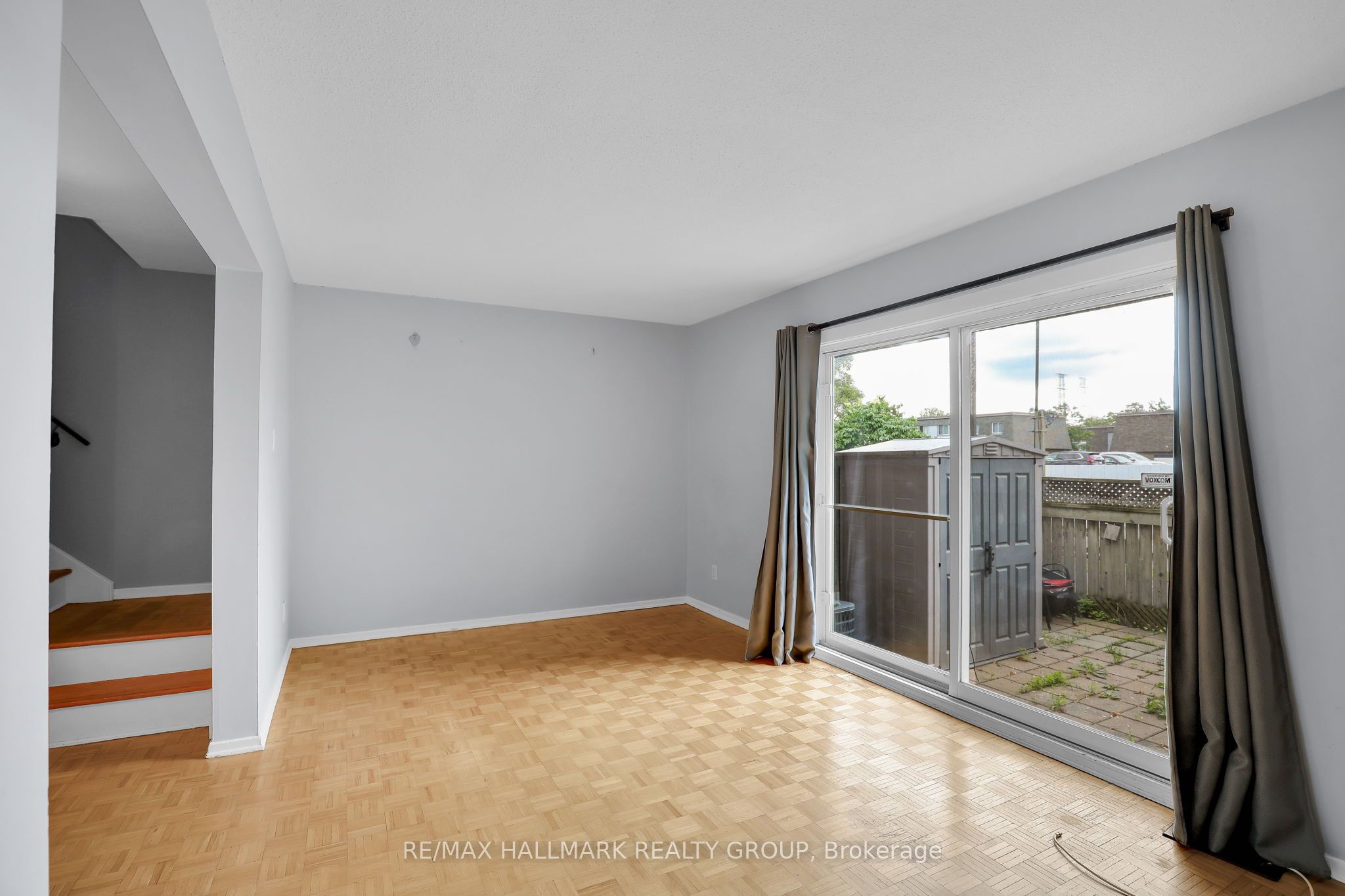 2912 Fairlea Crescent Property Photo 7