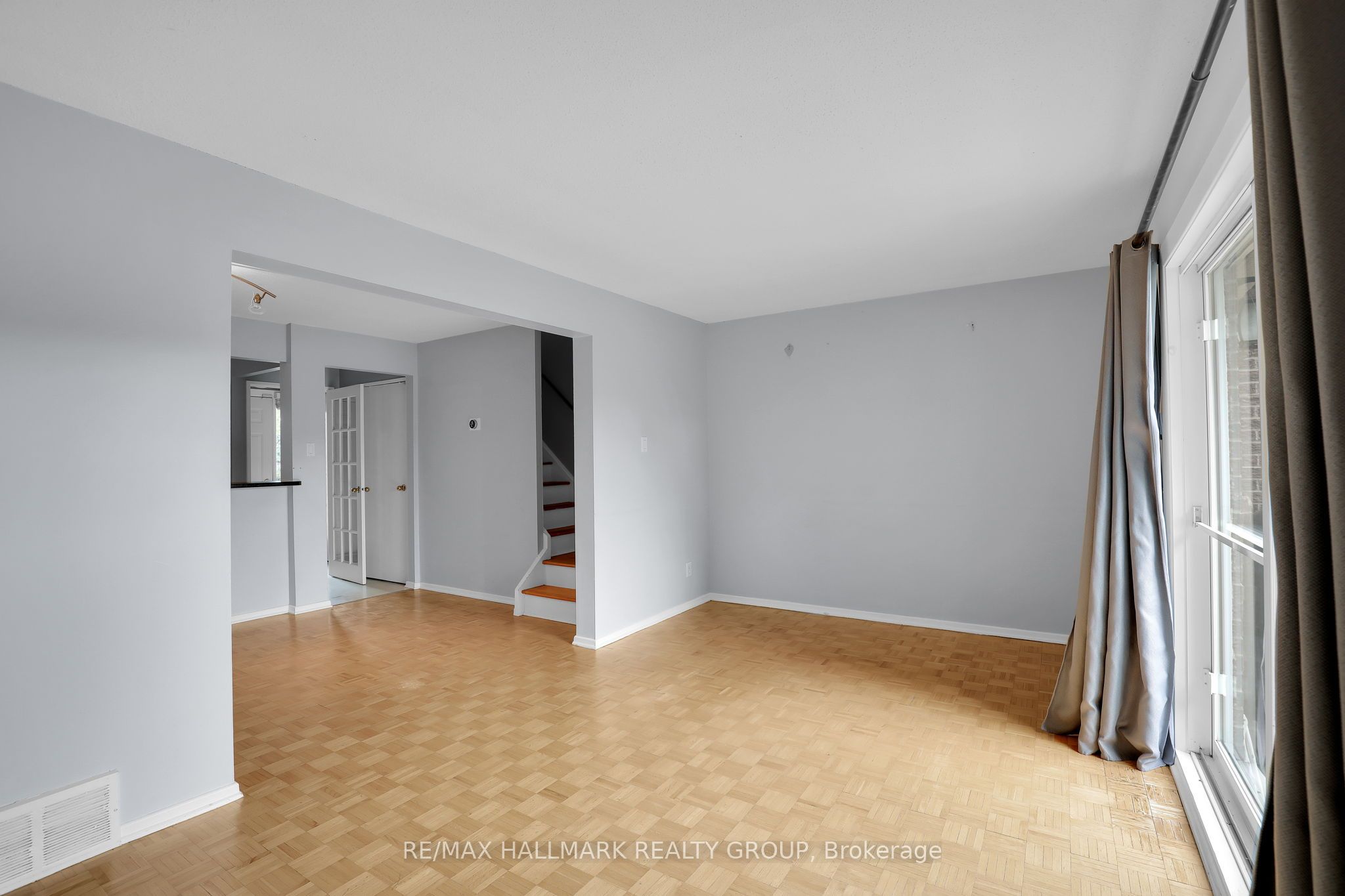 2912 Fairlea Crescent Property Photo 8