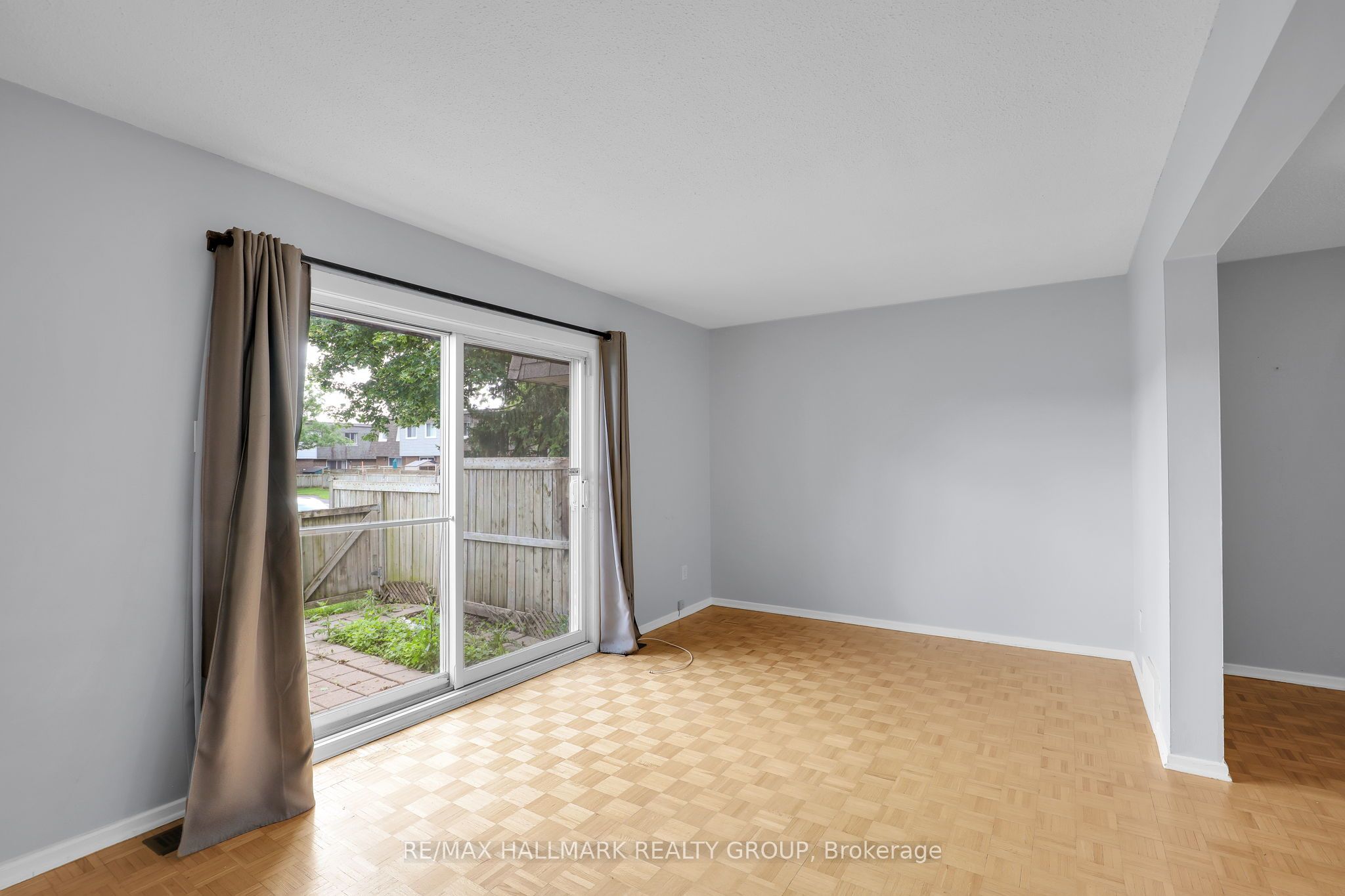 2912 Fairlea Crescent Property Photo 10