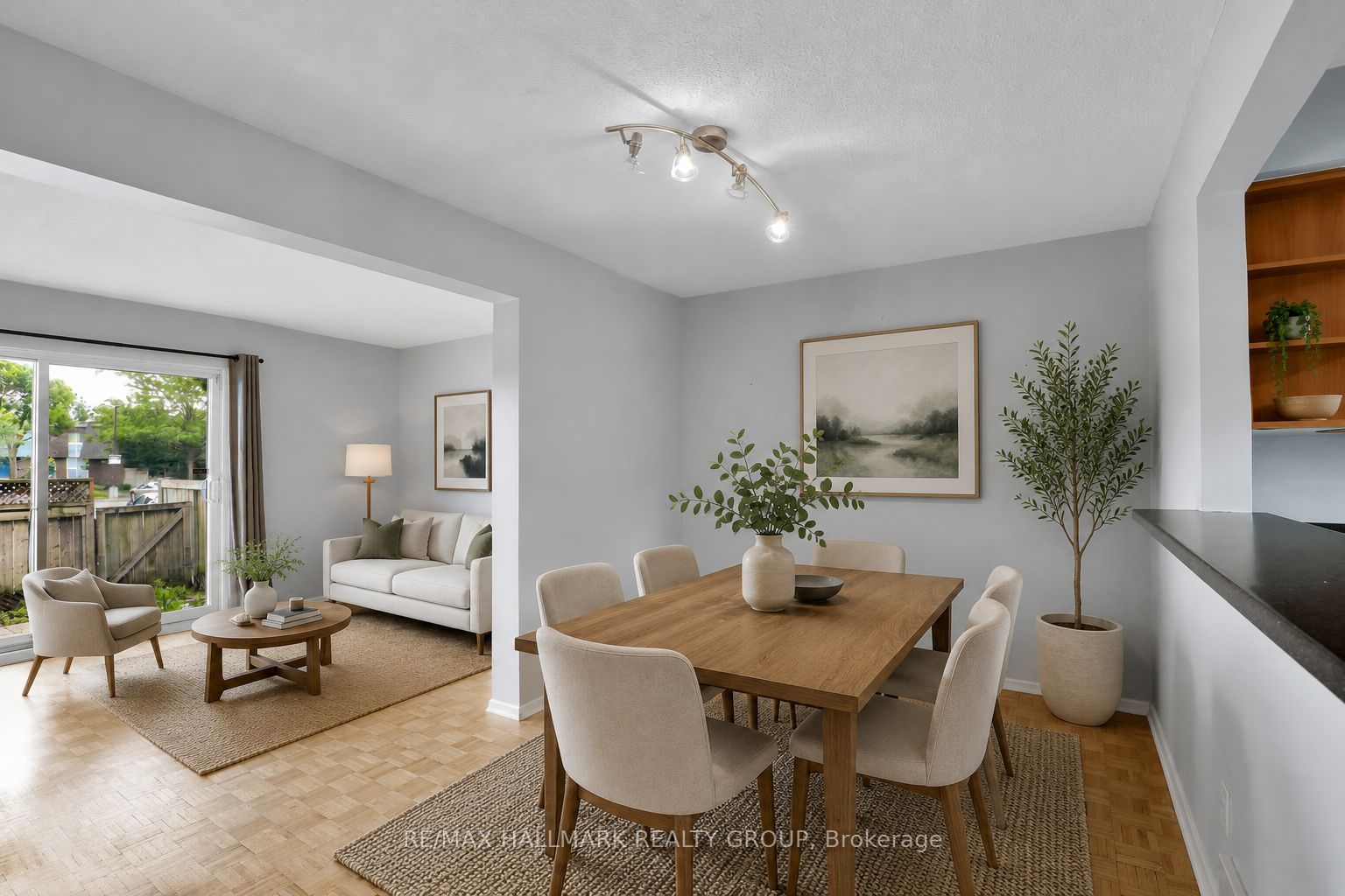 2912 Fairlea Crescent Property Photo 12