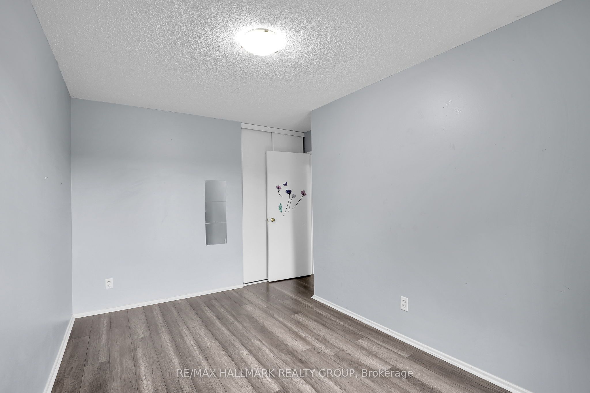 2912 Fairlea Crescent Property Photo 14