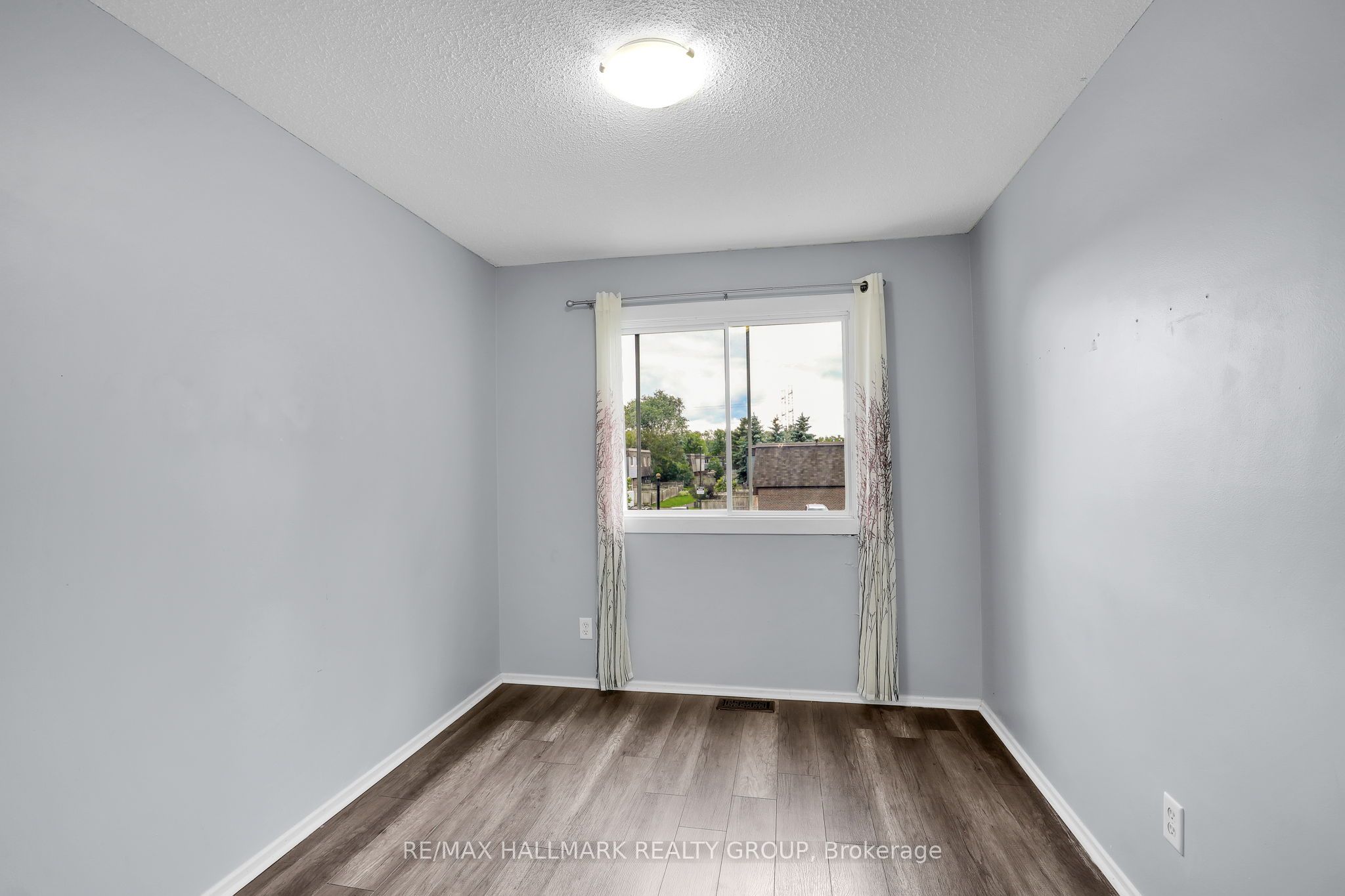 2912 Fairlea Crescent Property Photo 15