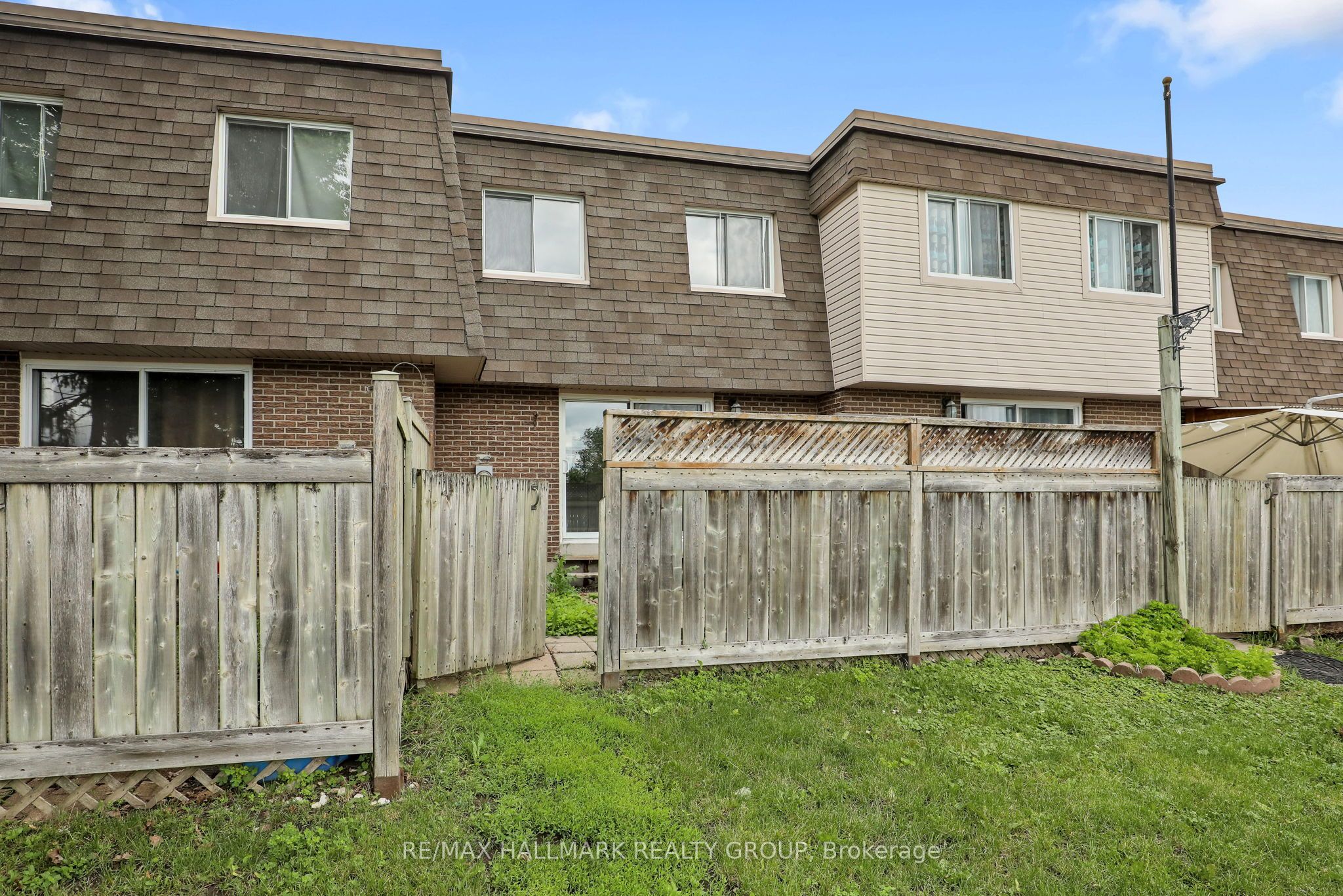 2912 Fairlea Crescent Property Photo 22