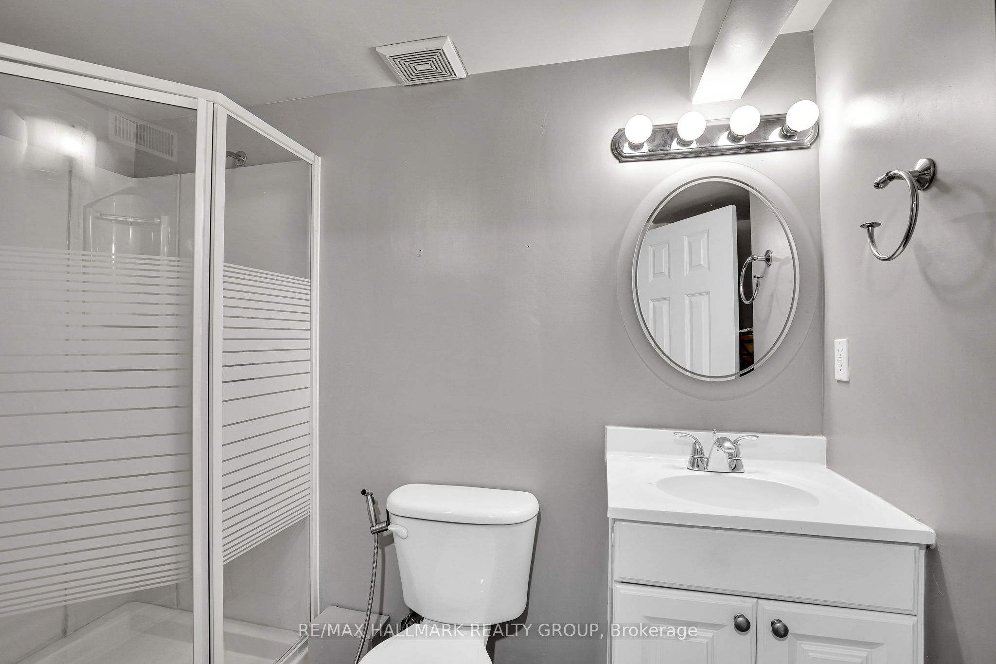 2912 Fairlea Crescent Property Photo 23