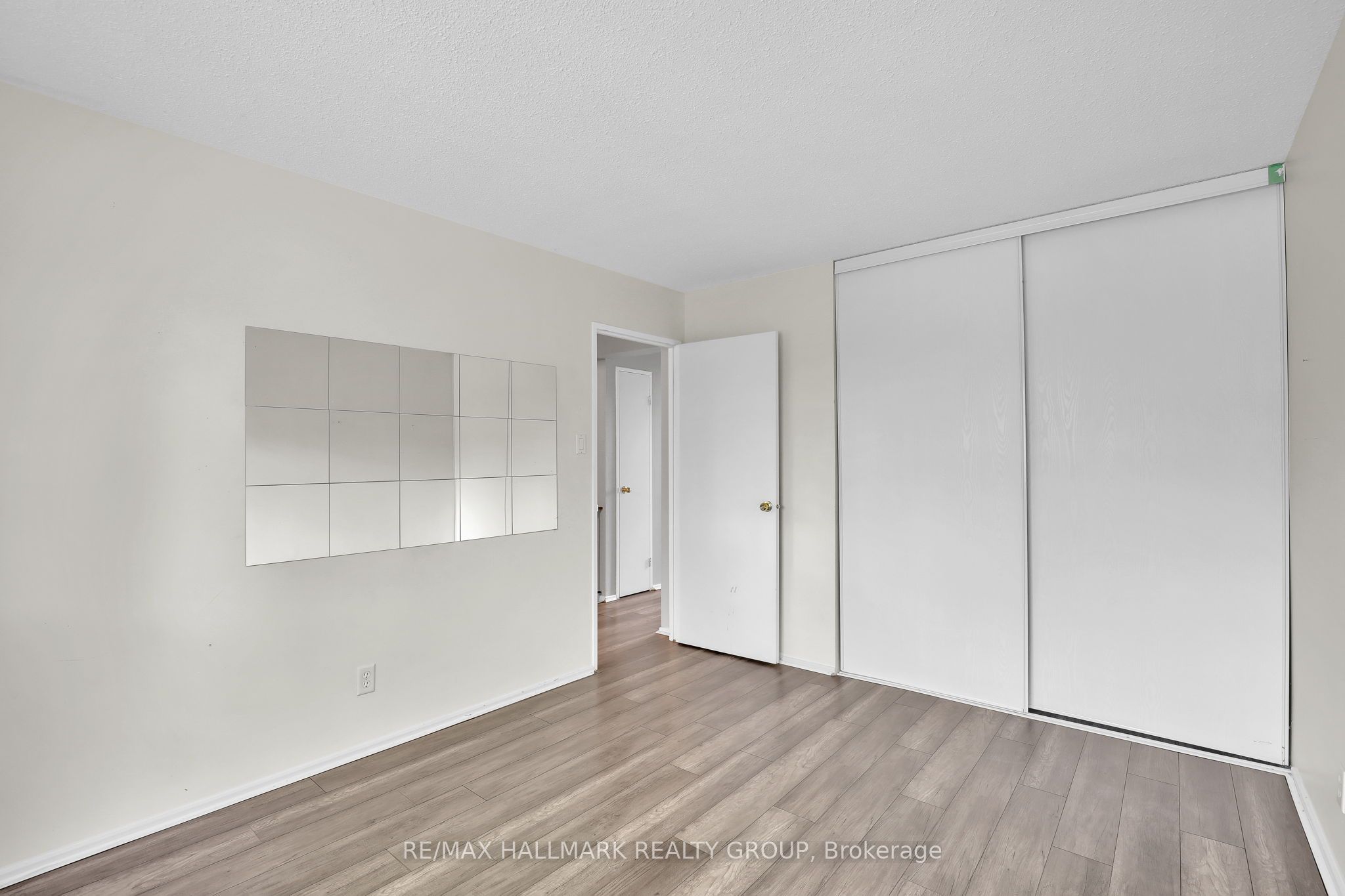 2912 Fairlea Crescent Property Photo 24