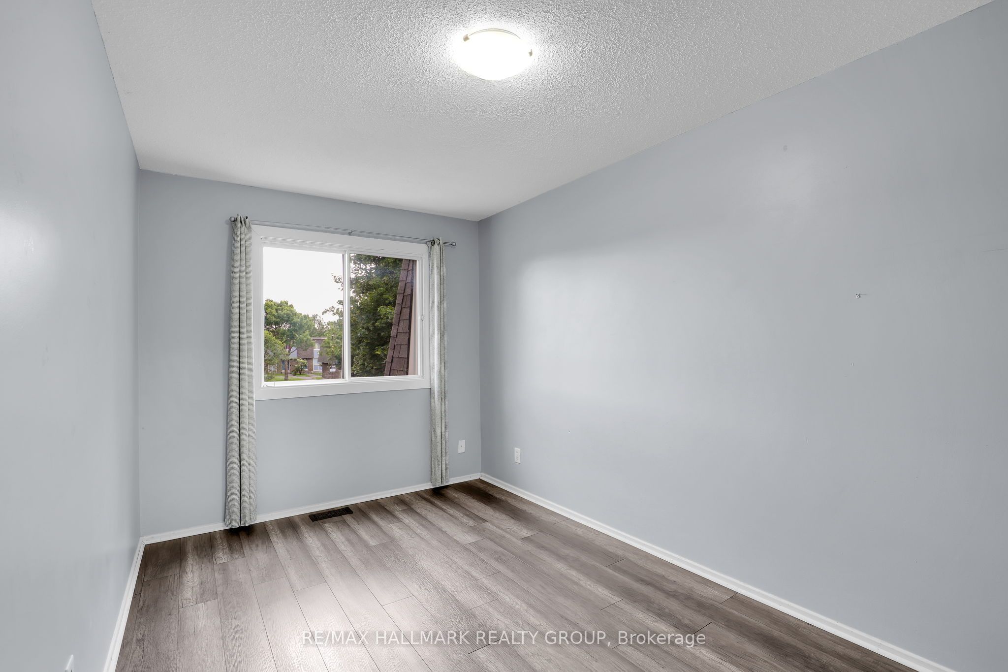 2912 Fairlea Crescent Property Photo 25
