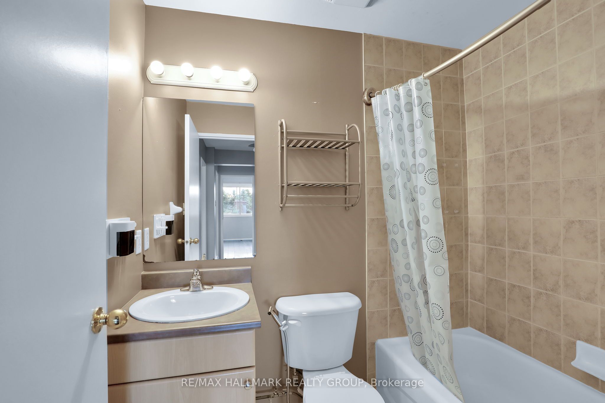 2912 Fairlea Crescent Property Photo 26