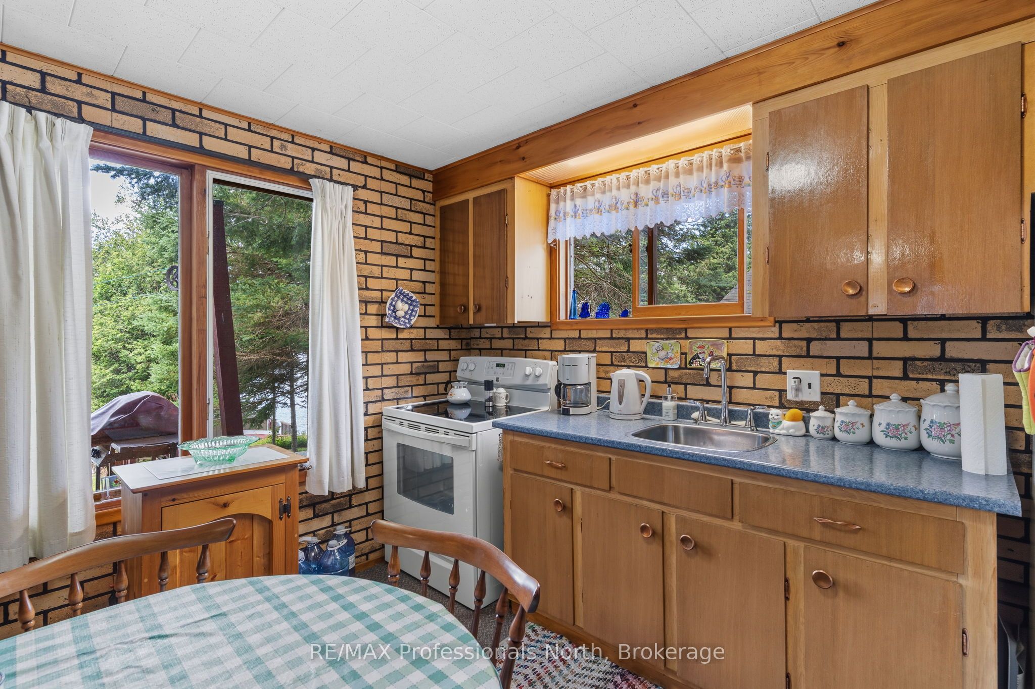 1214 Oliver Road Property Photo 16