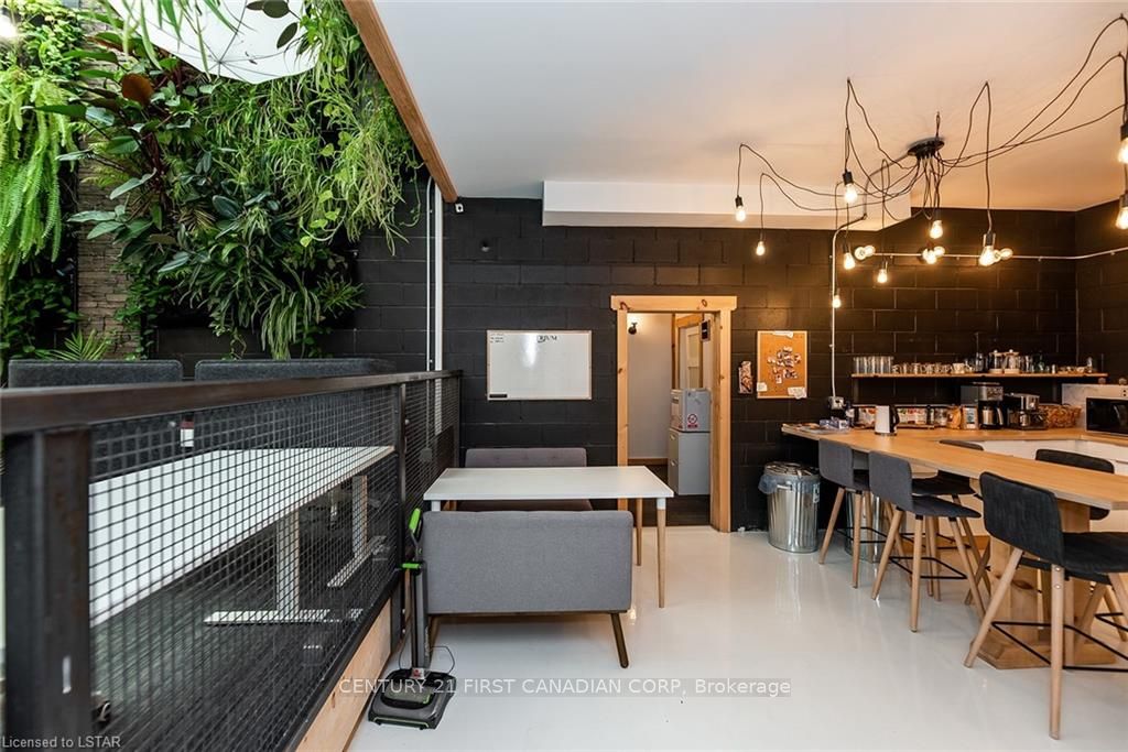 28 Princess Avenue Atrium Property Photo 7