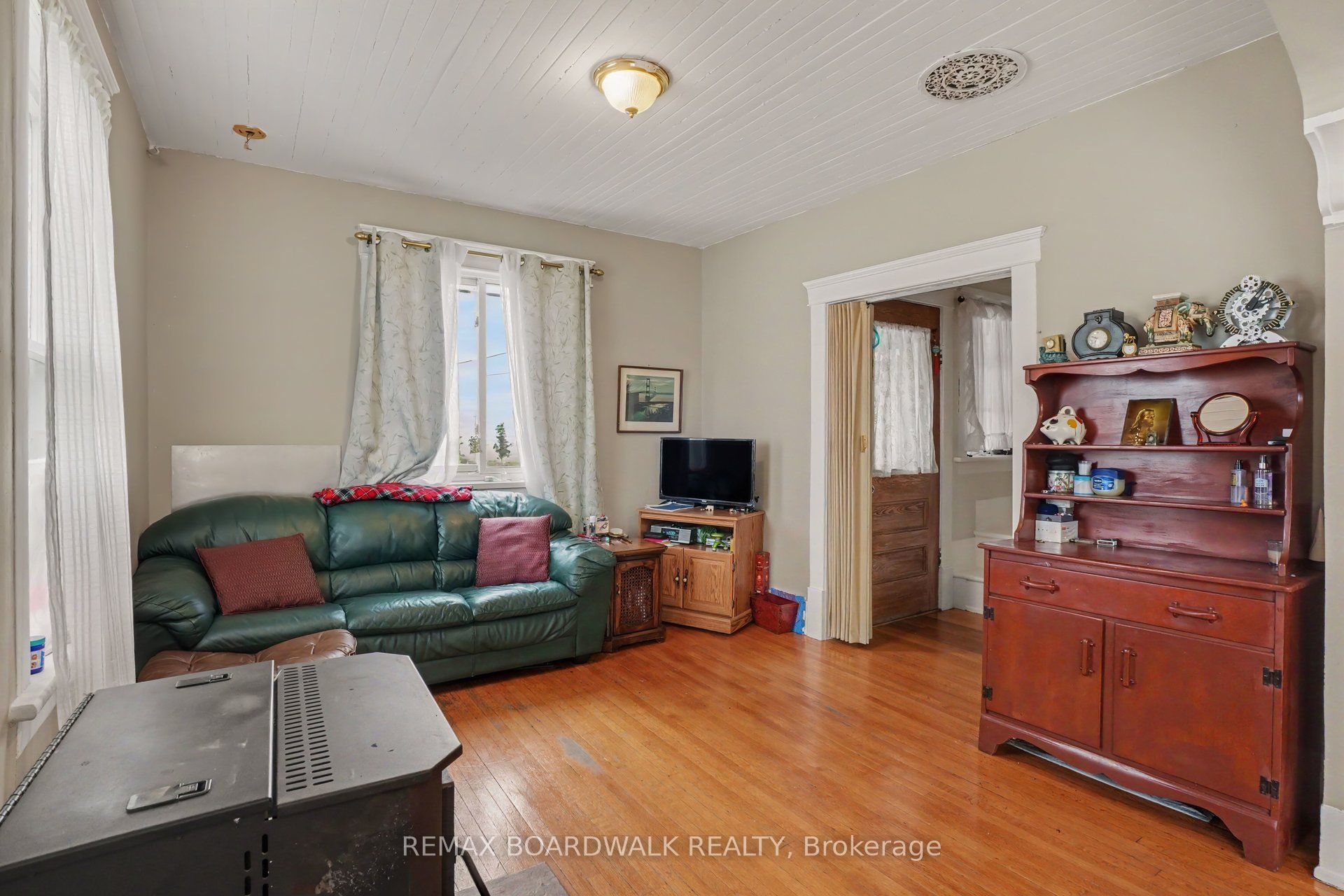 11049 Gilmour Road Property Photo 5