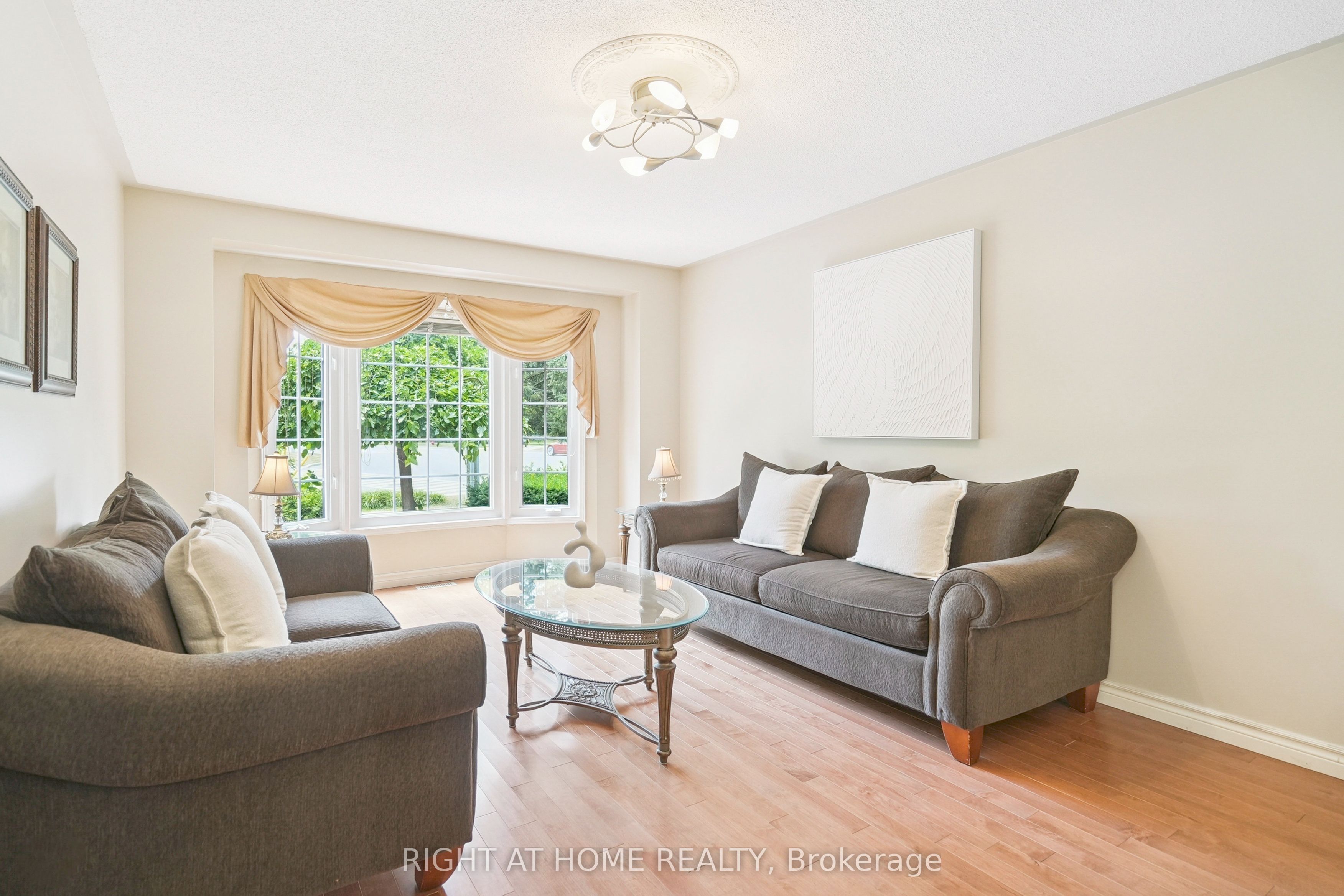 309 Amberly Boulevard Property Photo 4
