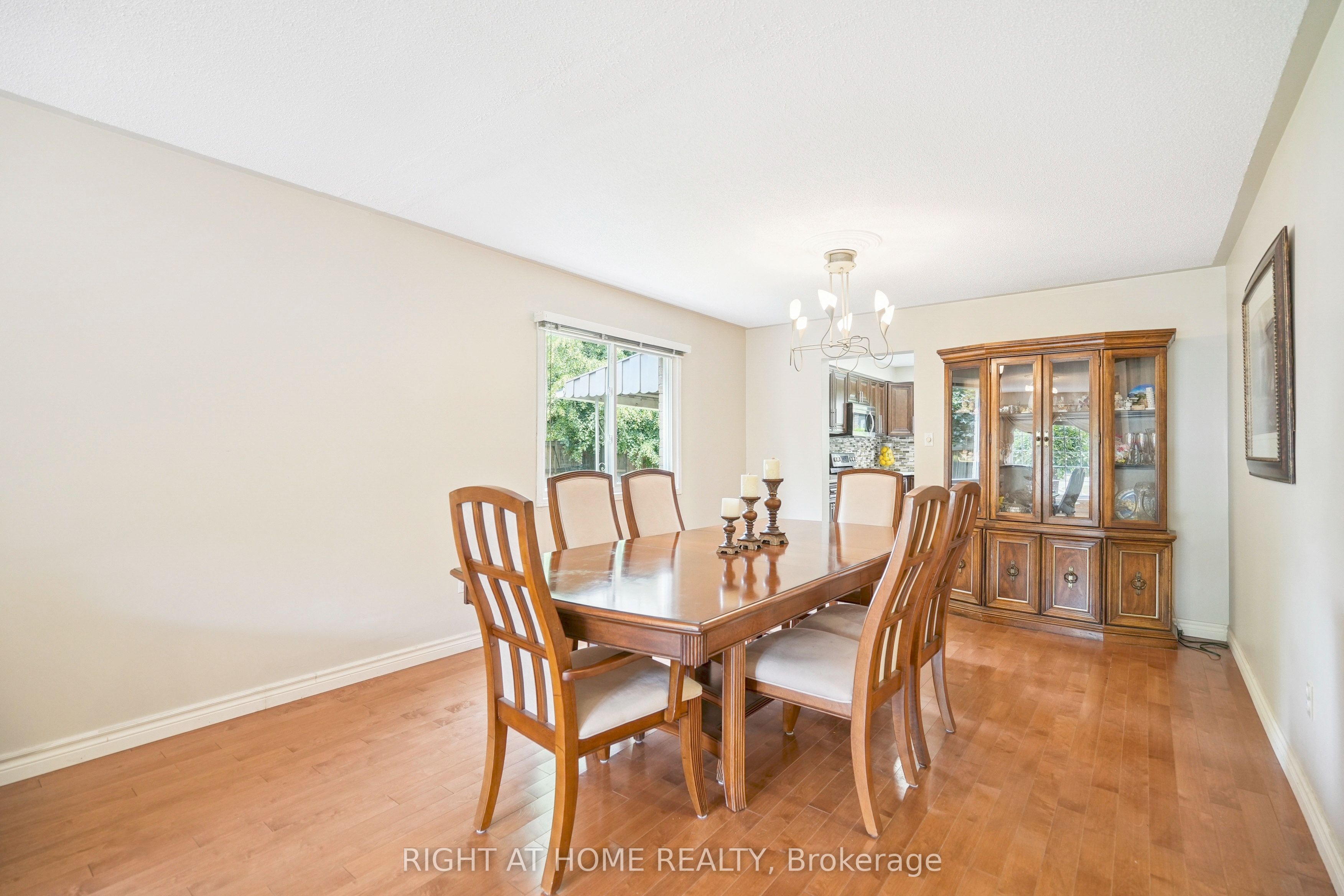 309 Amberly Boulevard Property Photo 6