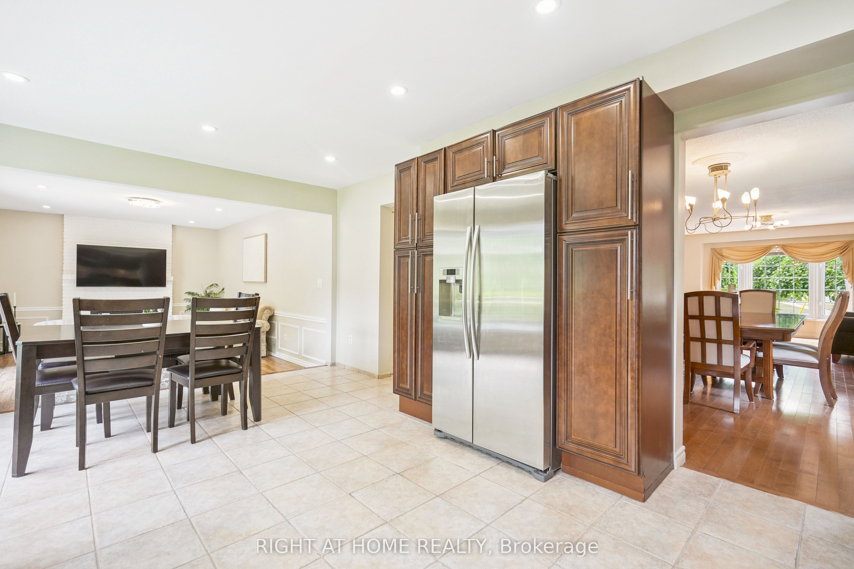309 Amberly Boulevard Property Photo 9