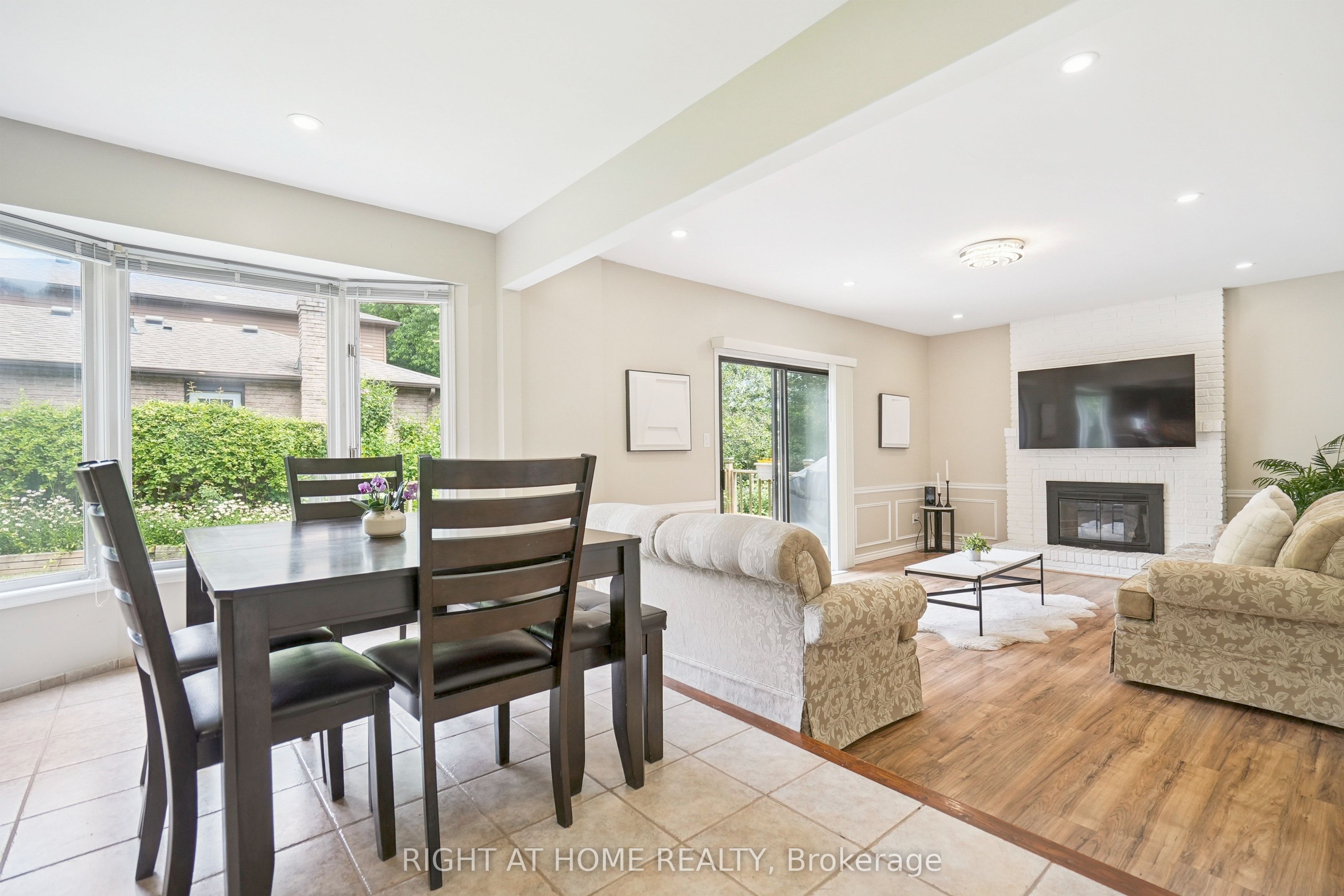 309 Amberly Boulevard Property Photo 11