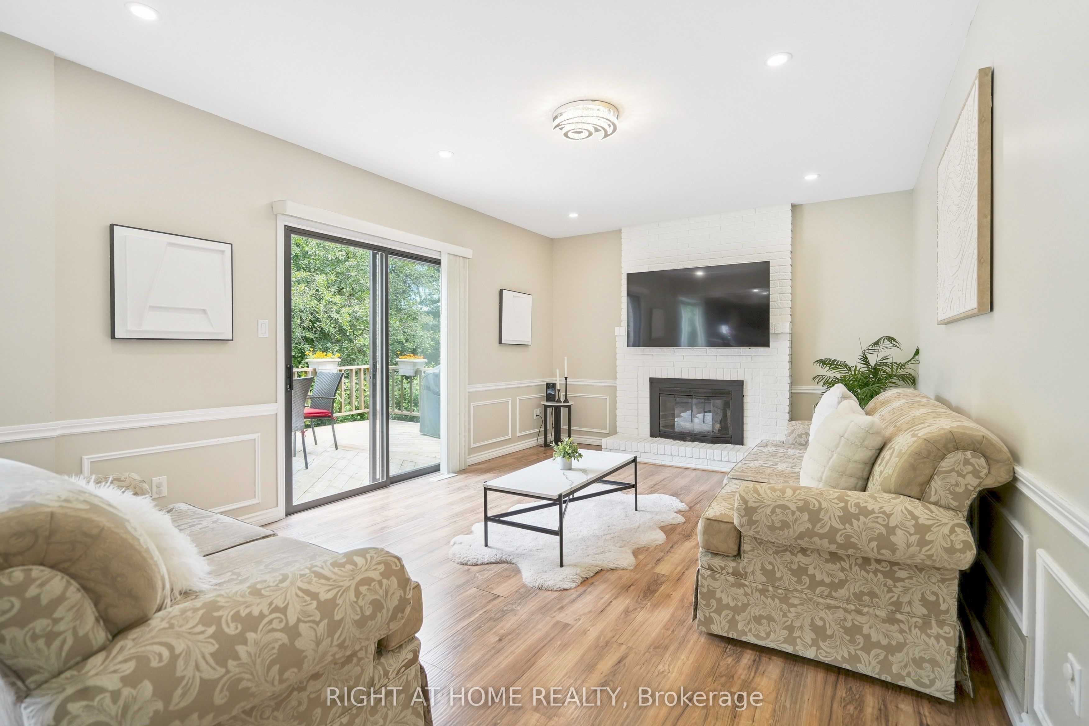 309 Amberly Boulevard Property Photo 12