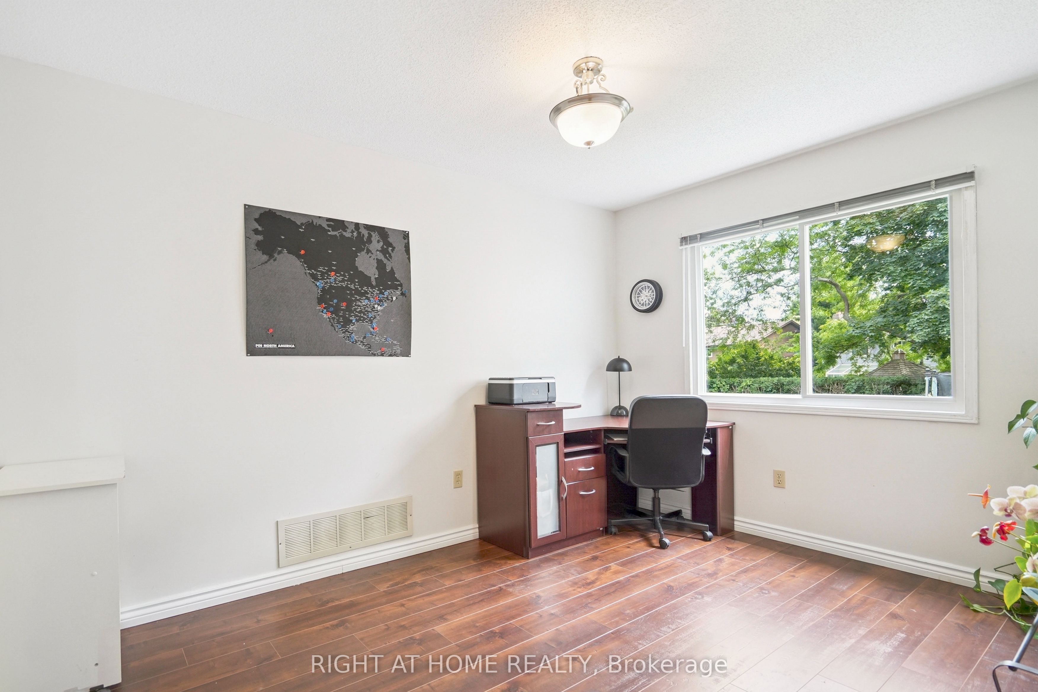 309 Amberly Boulevard Property Photo 16