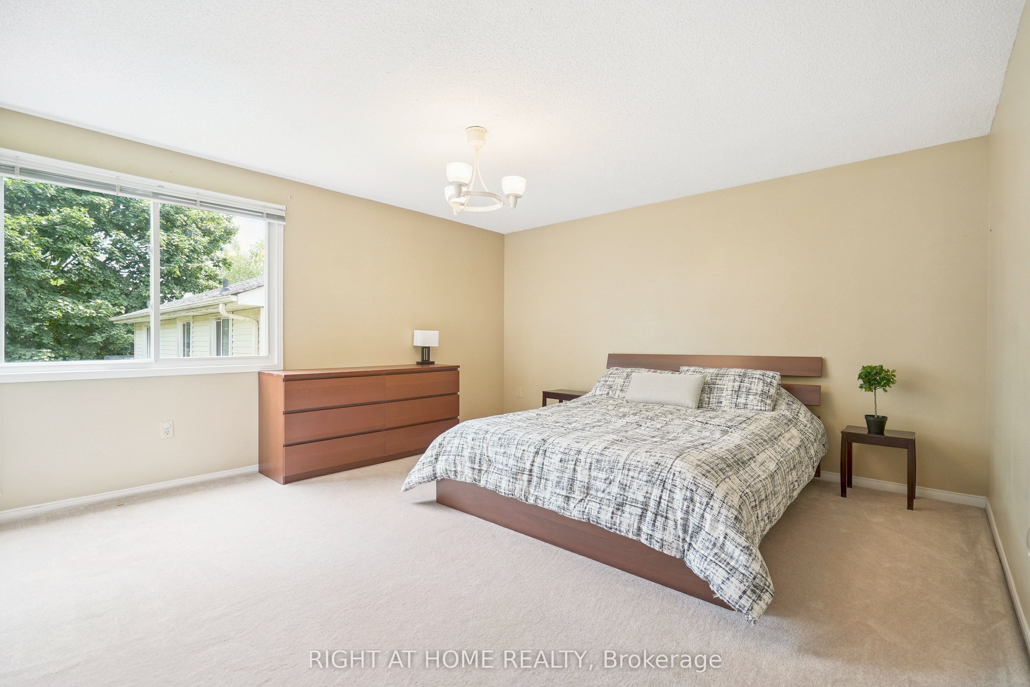 309 Amberly Boulevard Property Photo 21