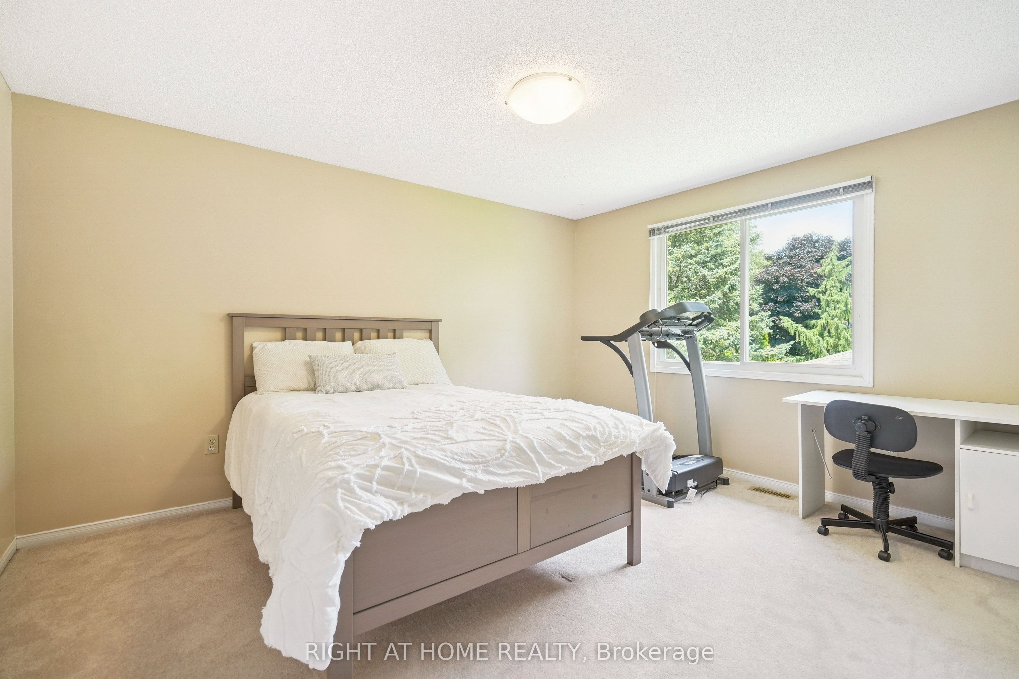 309 Amberly Boulevard Property Photo 24
