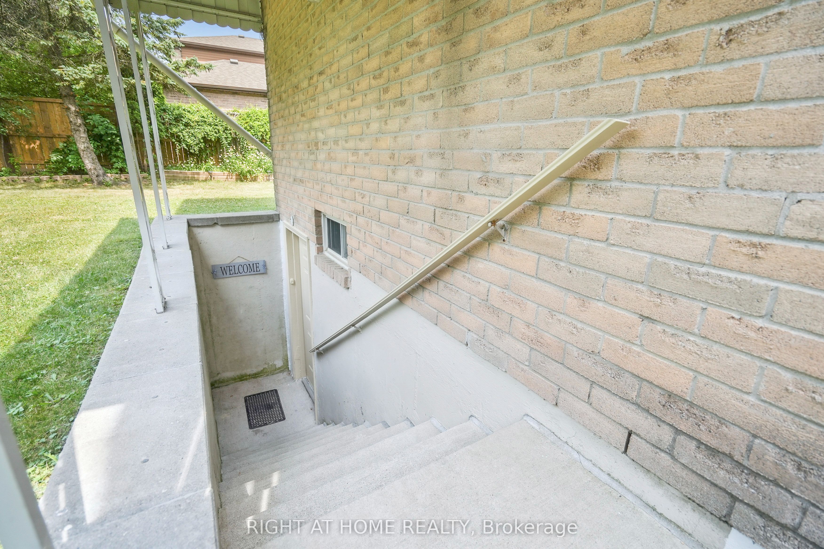 309 Amberly Boulevard Property Photo 25