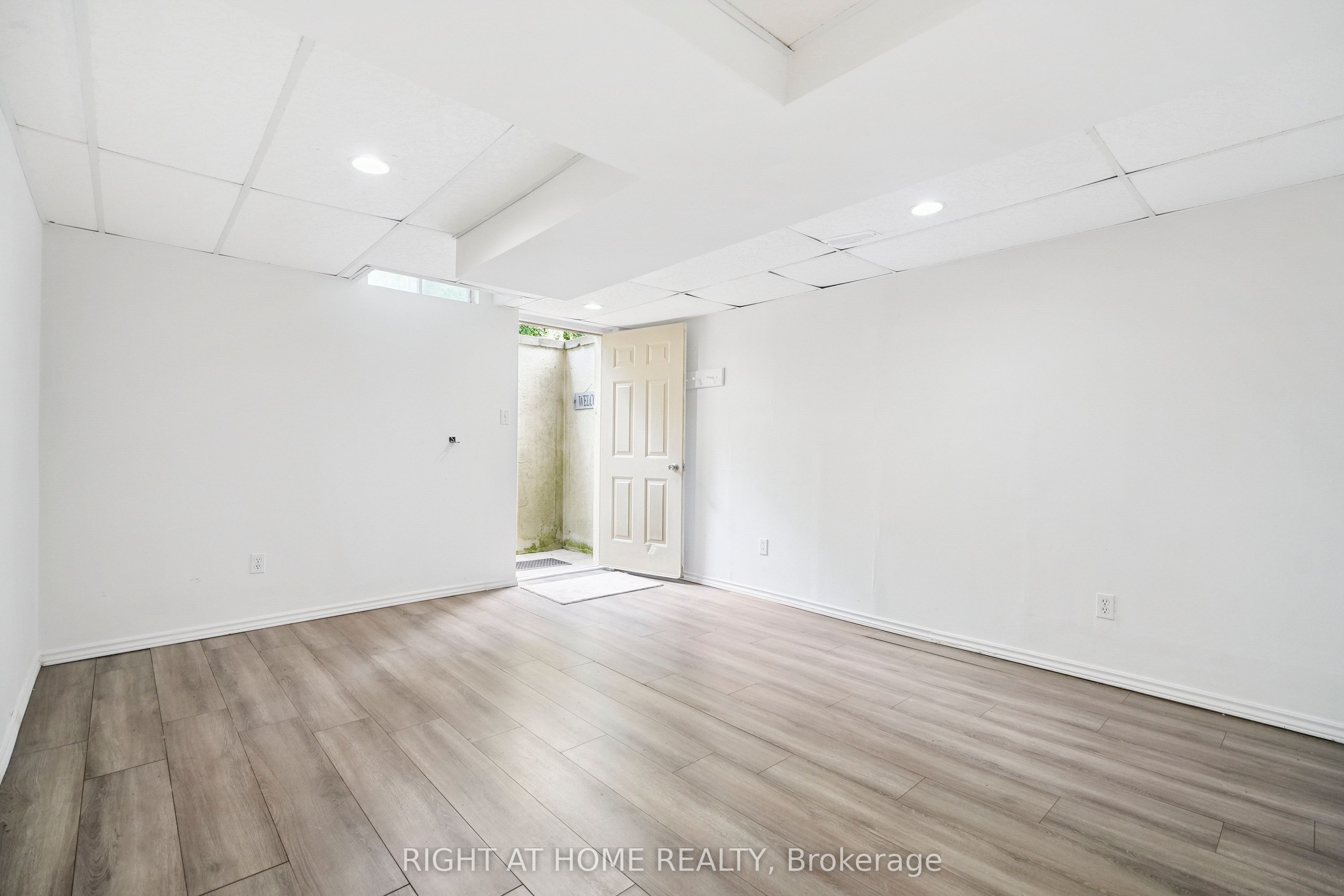 309 Amberly Boulevard Property Photo 26