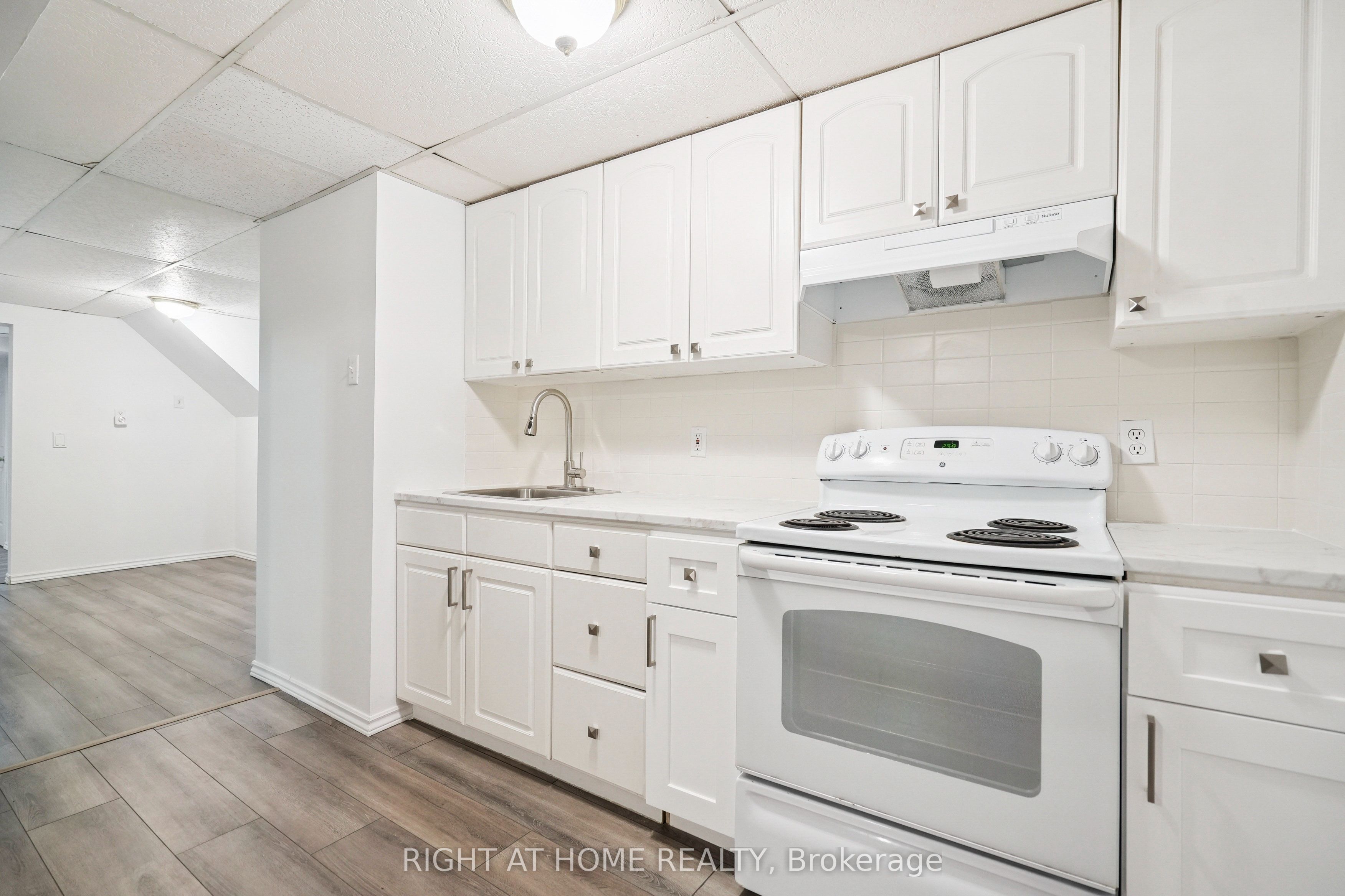 309 Amberly Boulevard Property Photo 28